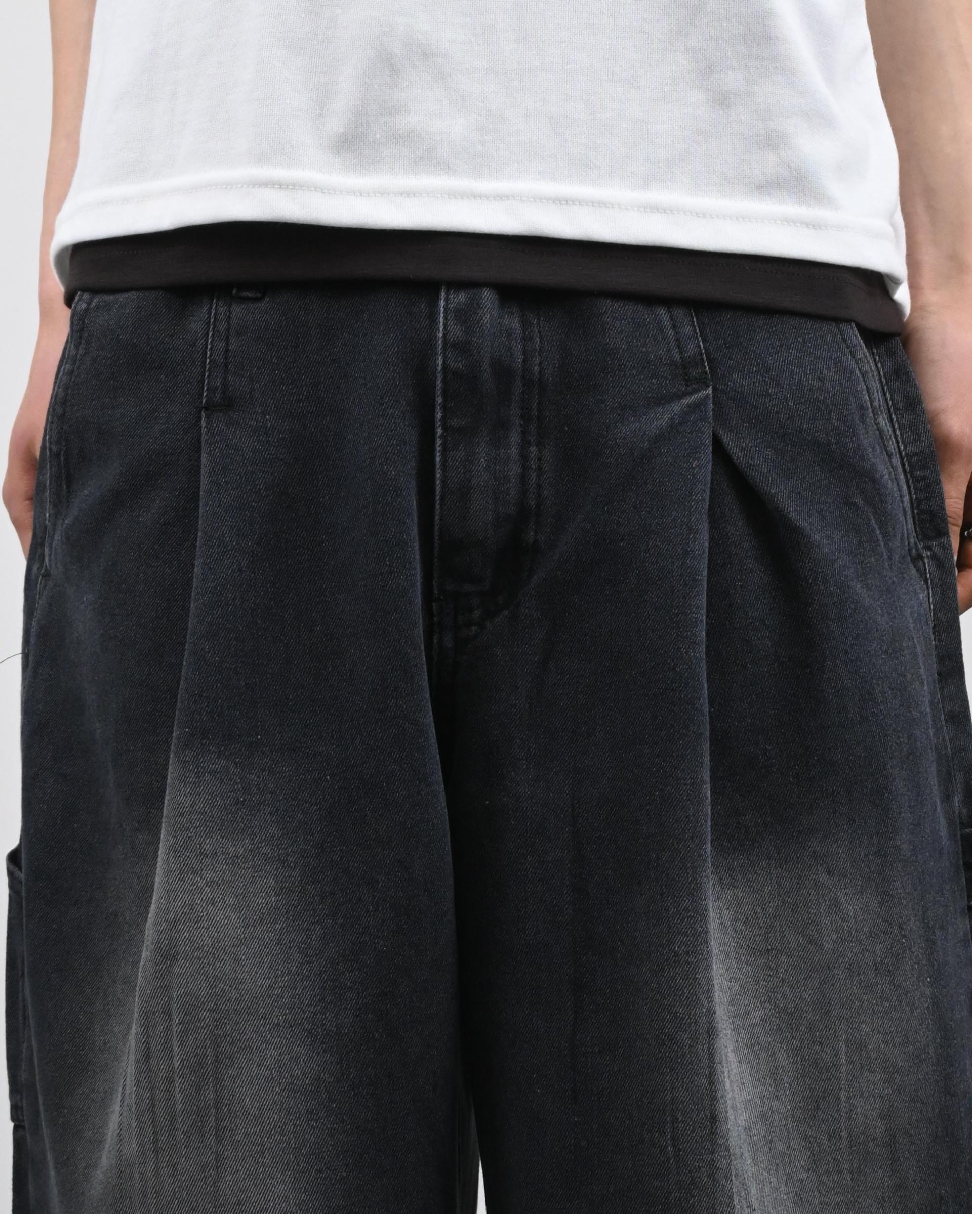 one tuck carpenter bermuda denim pants