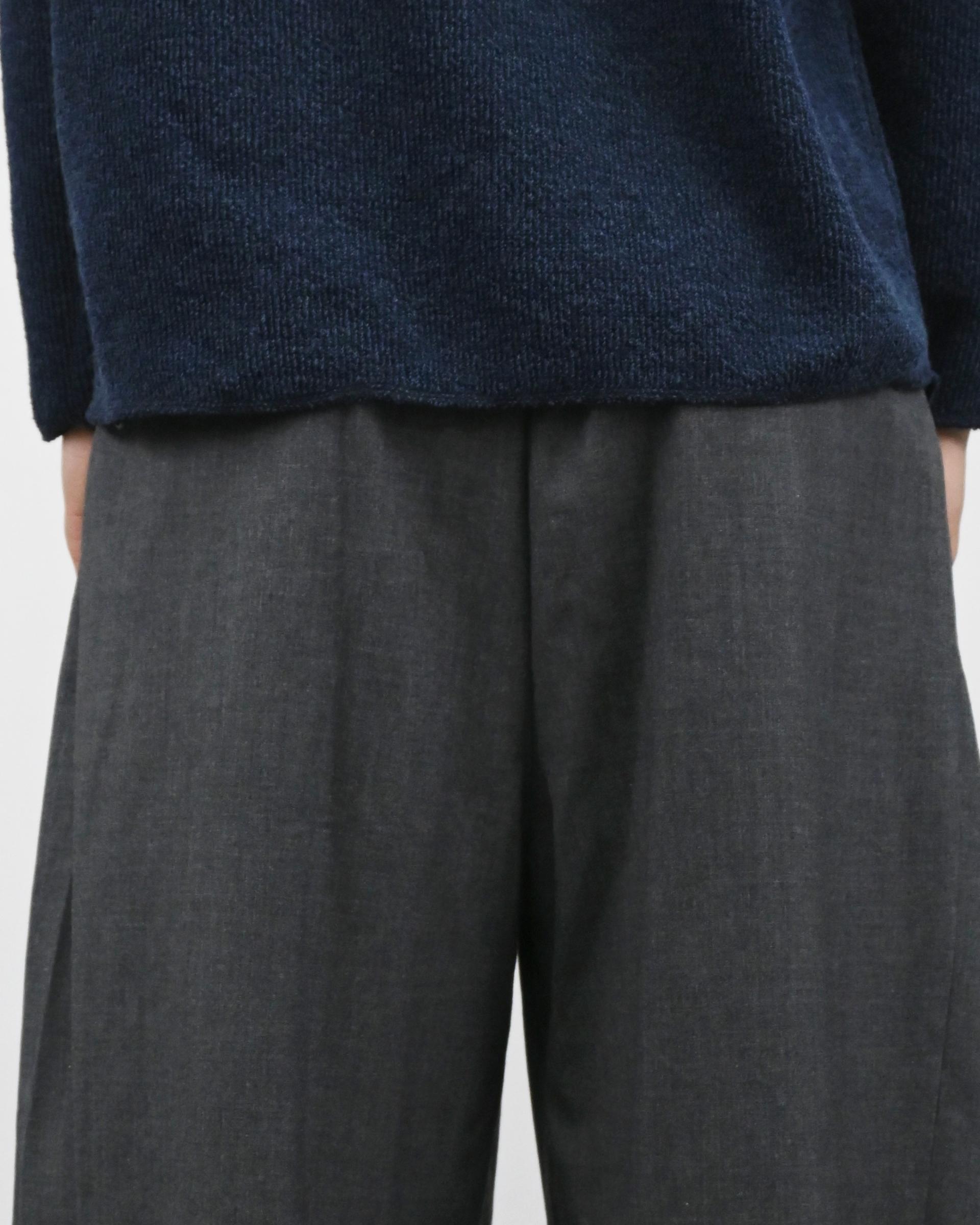rivet side tuck slacks