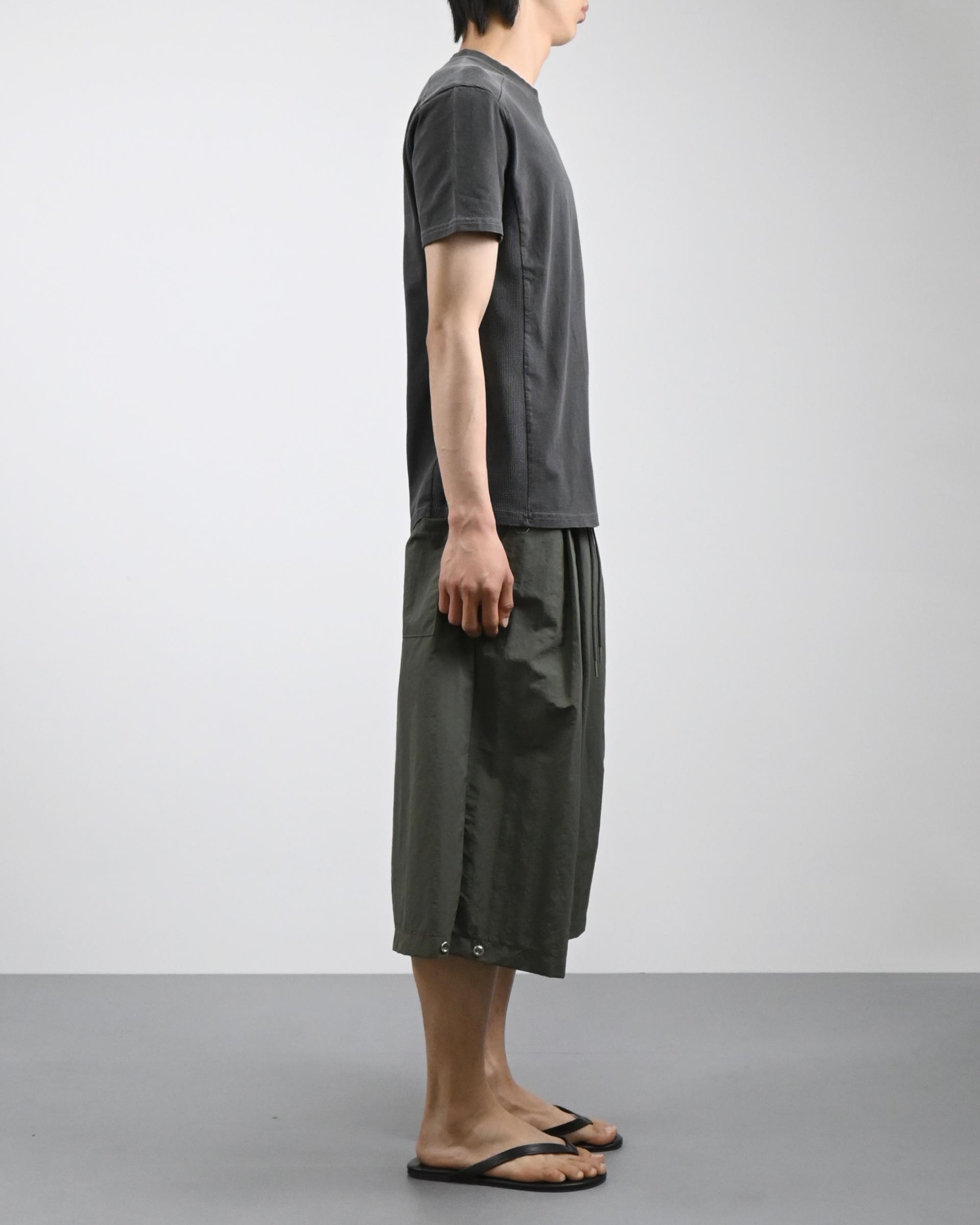 two tuck nylon snap bermuda pants