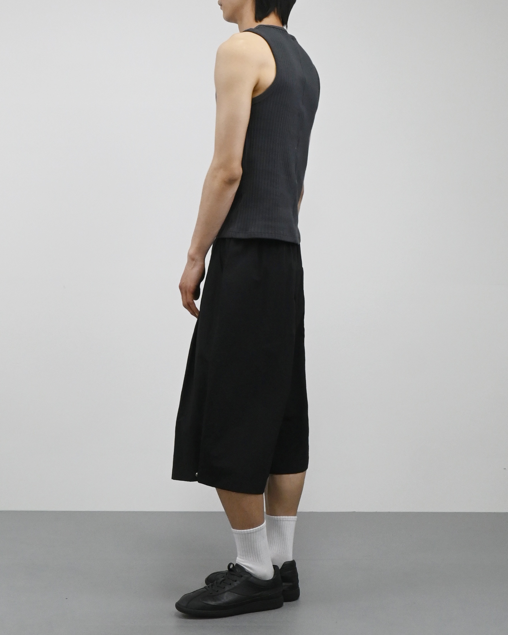back incision ribbed vest