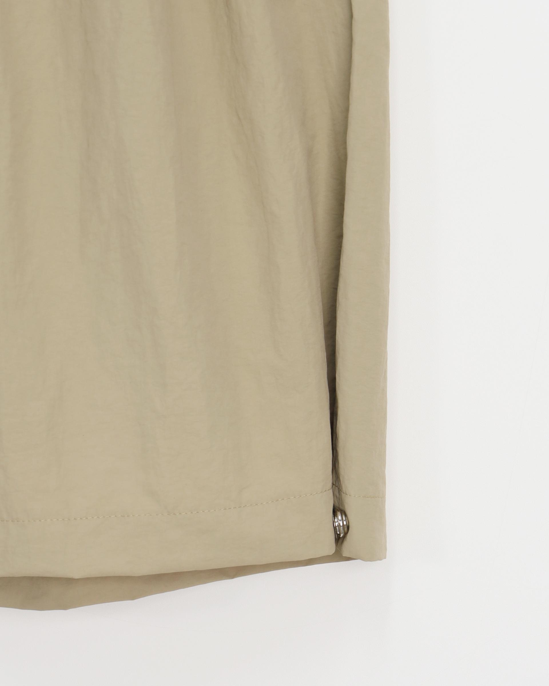 two tuck nylon snap bermuda pants