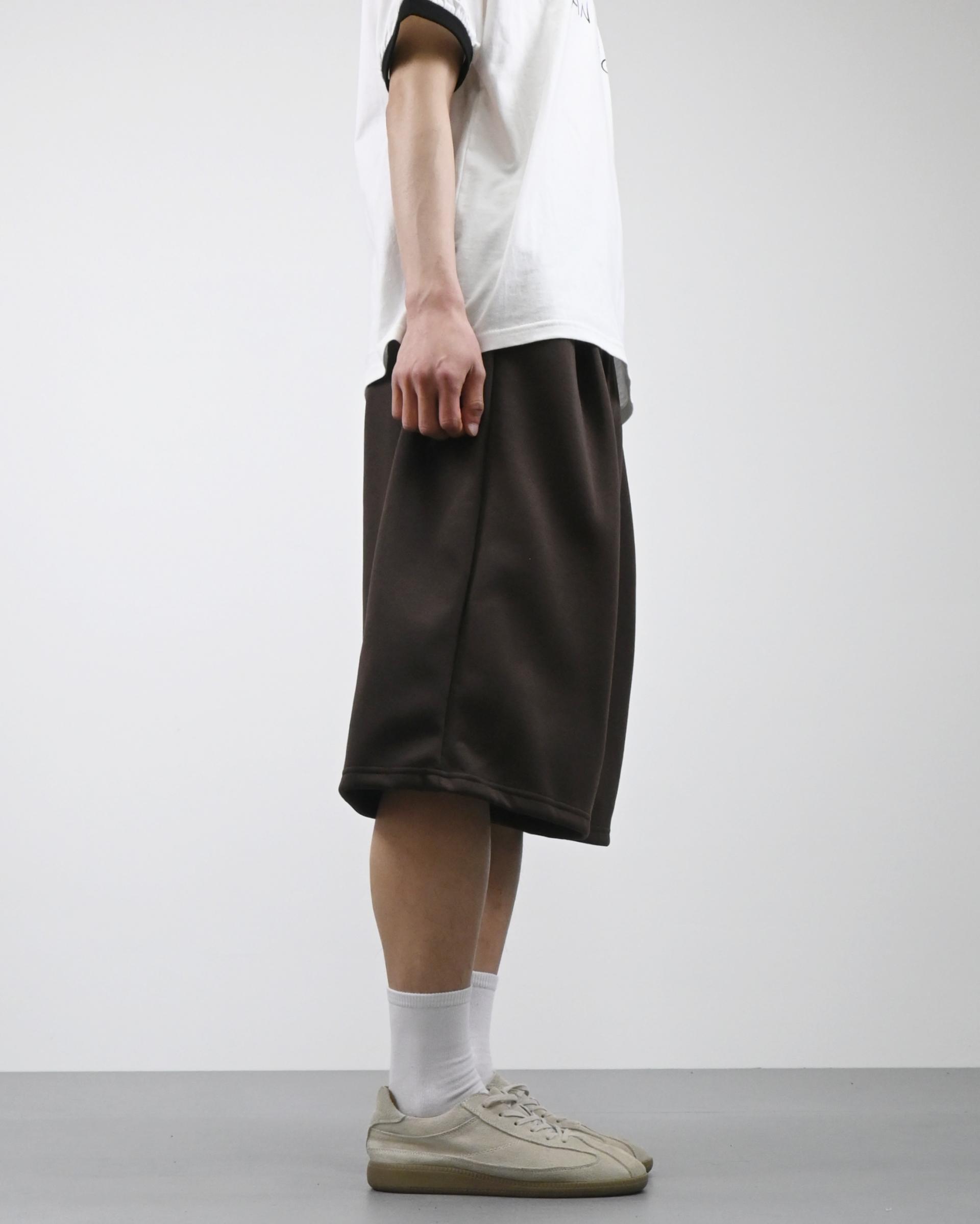 two tuck bermuda sweatpants