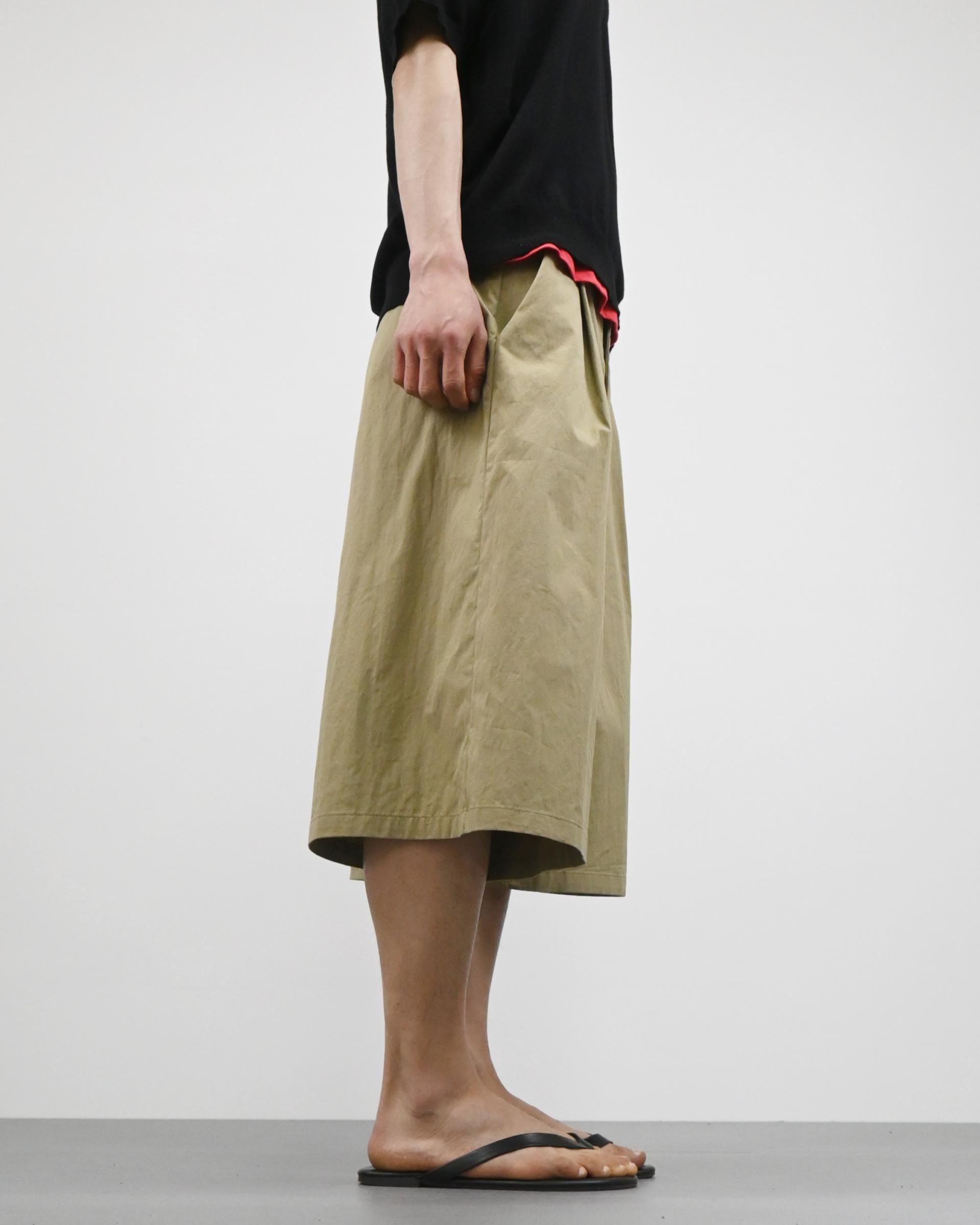 one tuck bermuda slacks