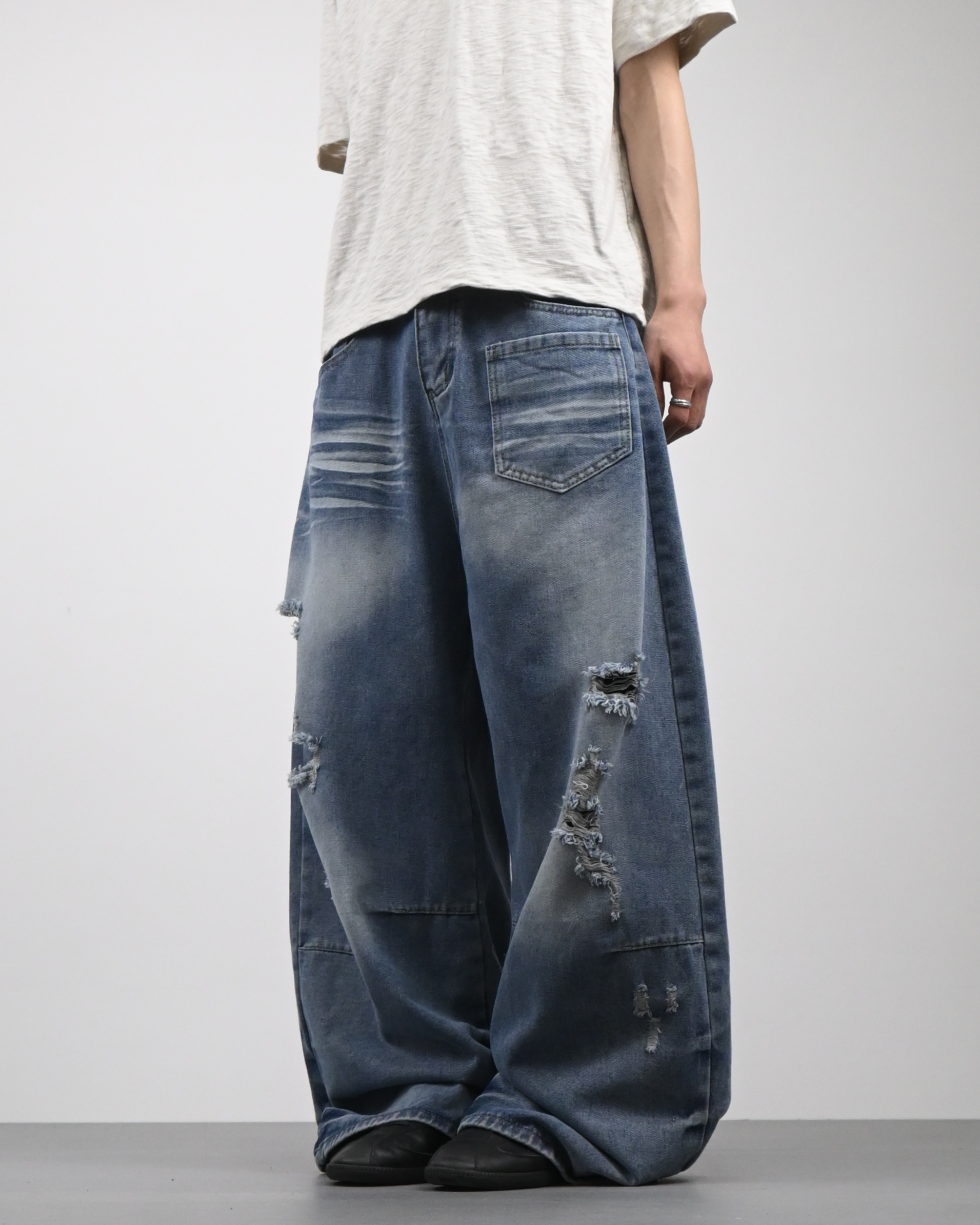 cat washing damage denim pants