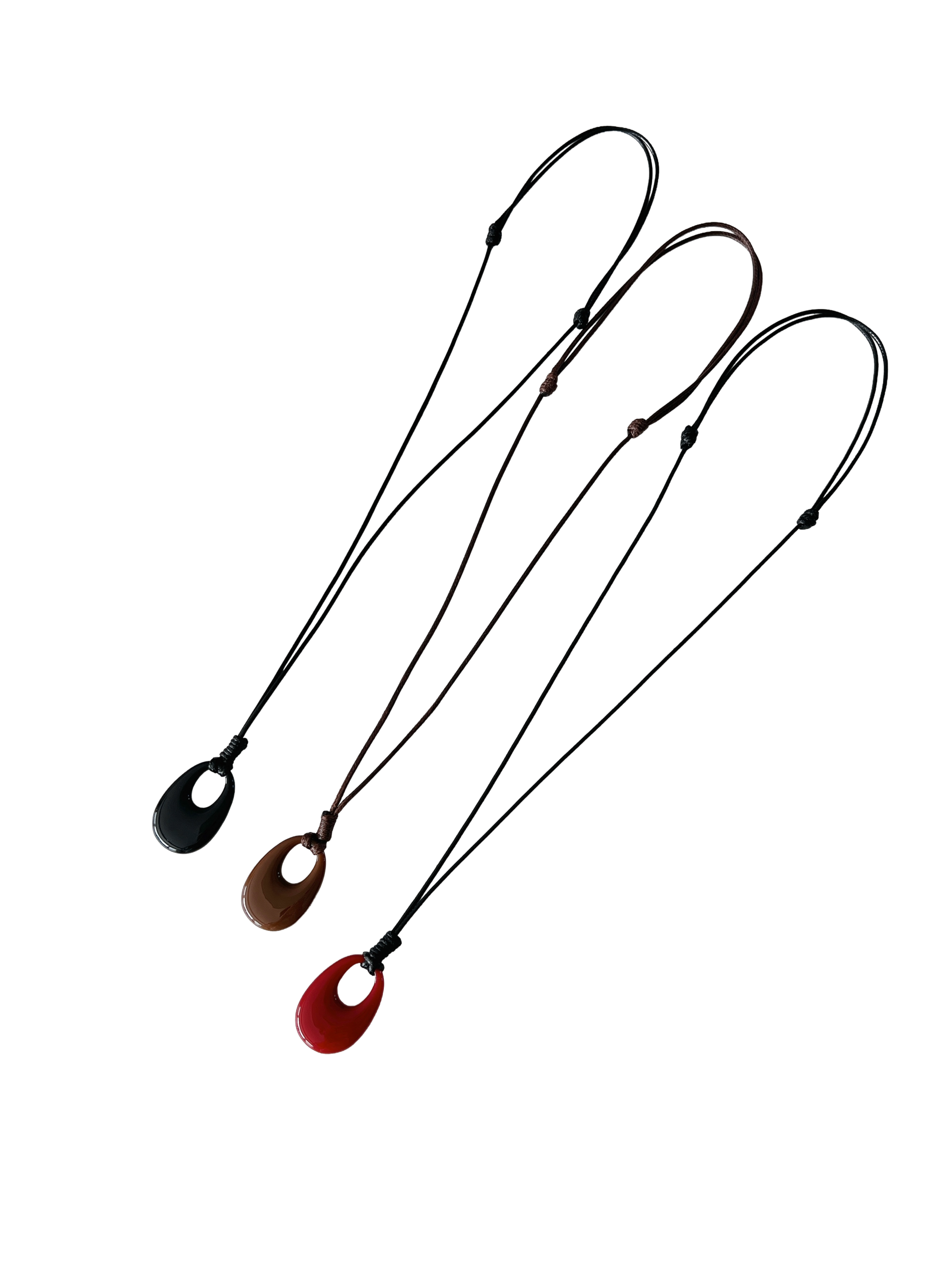 homica oival strap necklace
