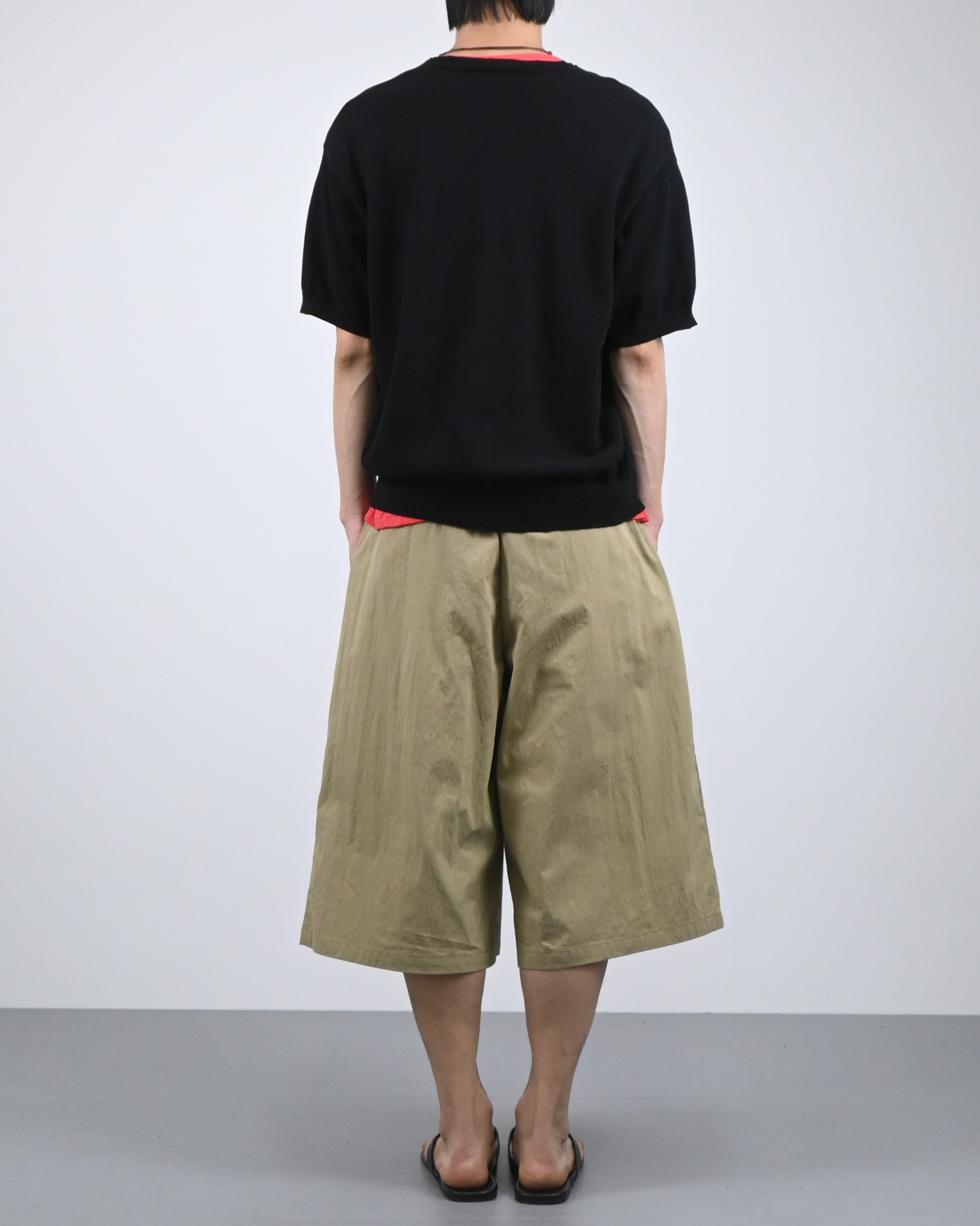 one tuck bermuda slacks