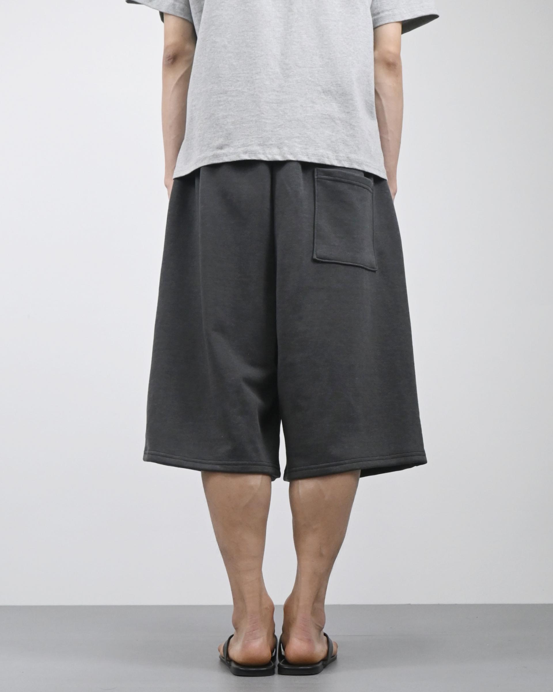 one tuck pigment bermuda sweatpants