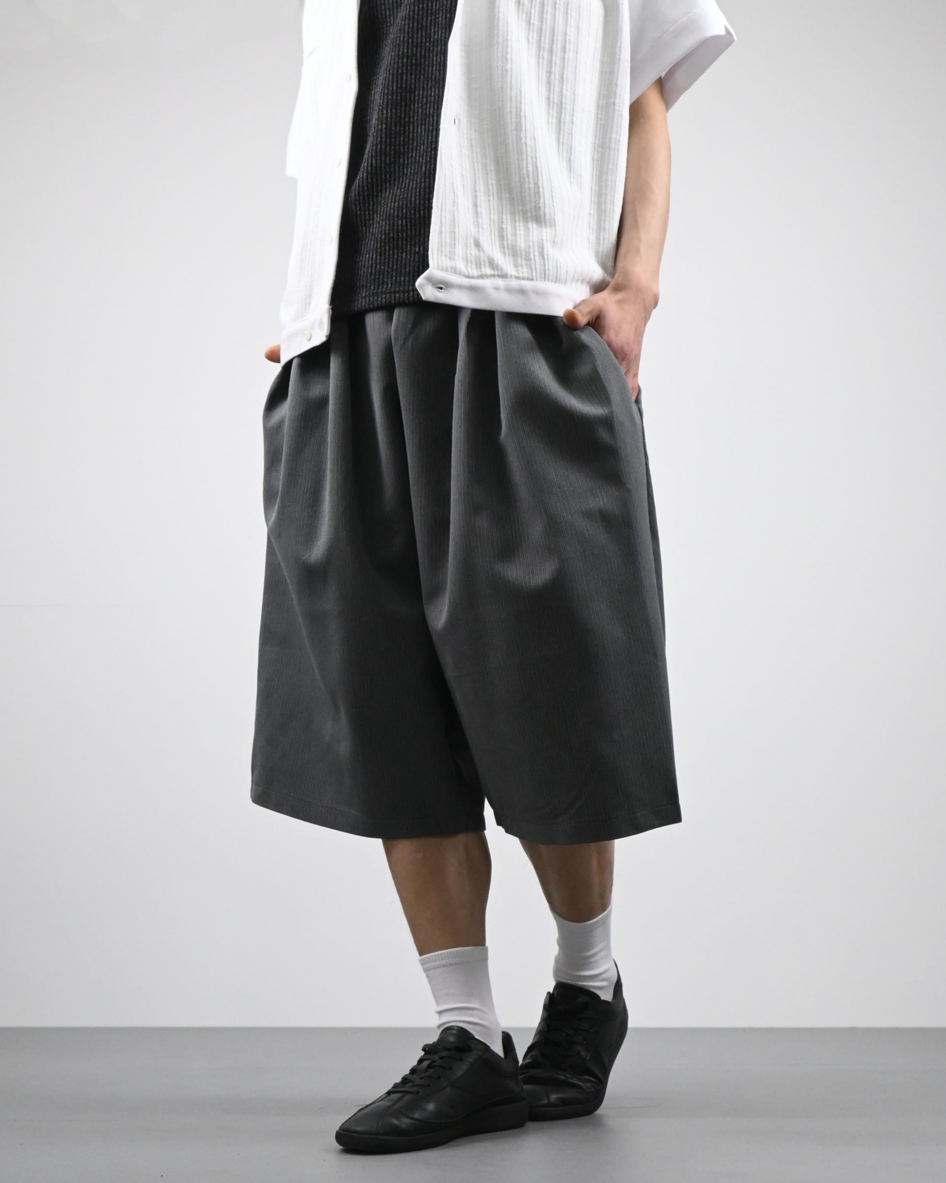 three tuck stripe bermuda slacks
