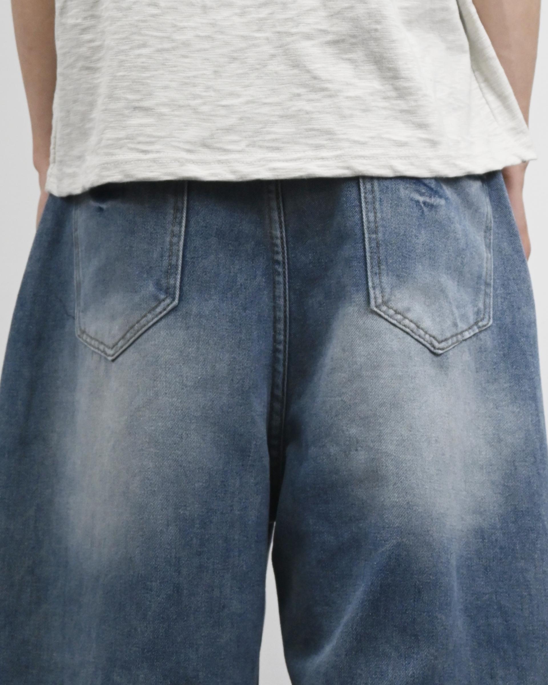 cat washing damage denim pants