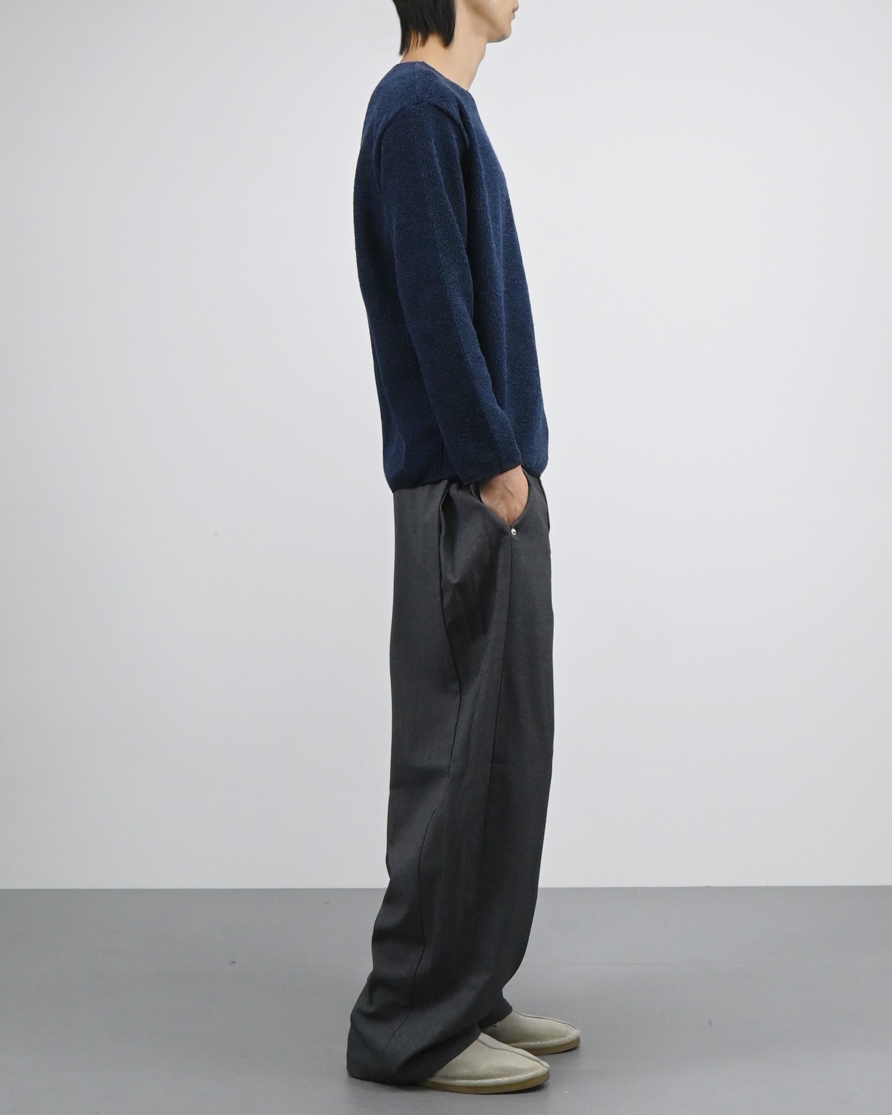 rivet side tuck slacks