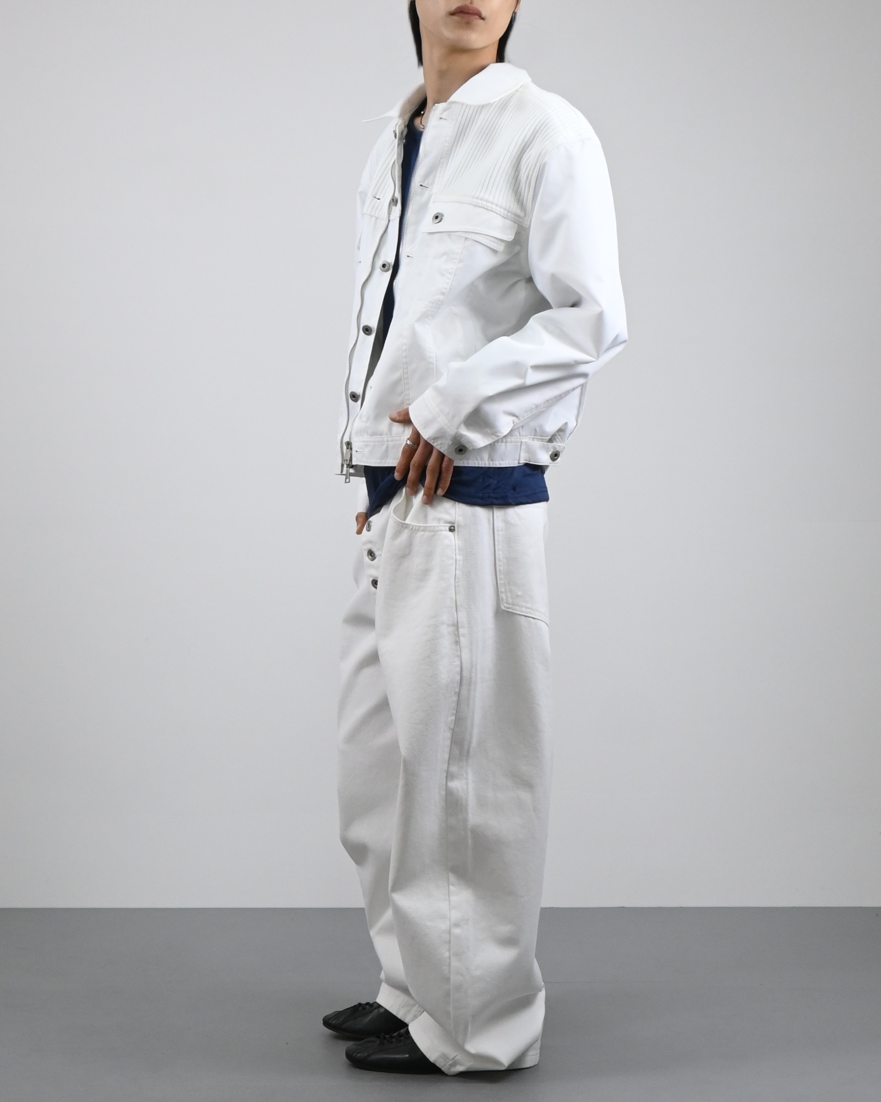 button curved cotton trousers