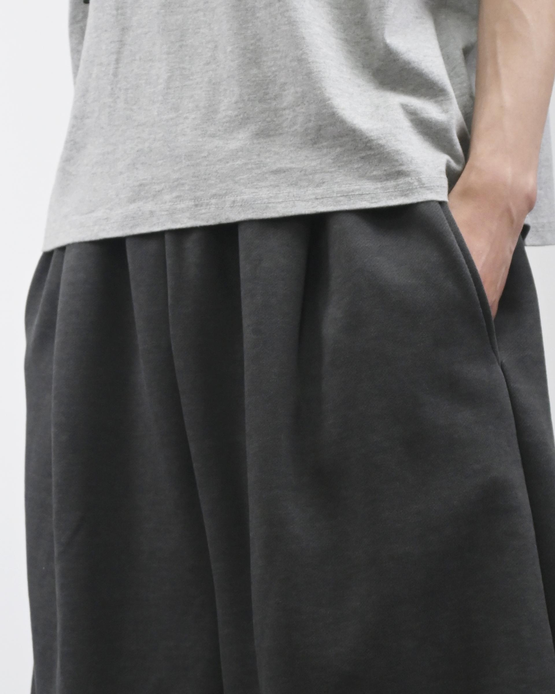 one tuck pigment bermuda sweatpants