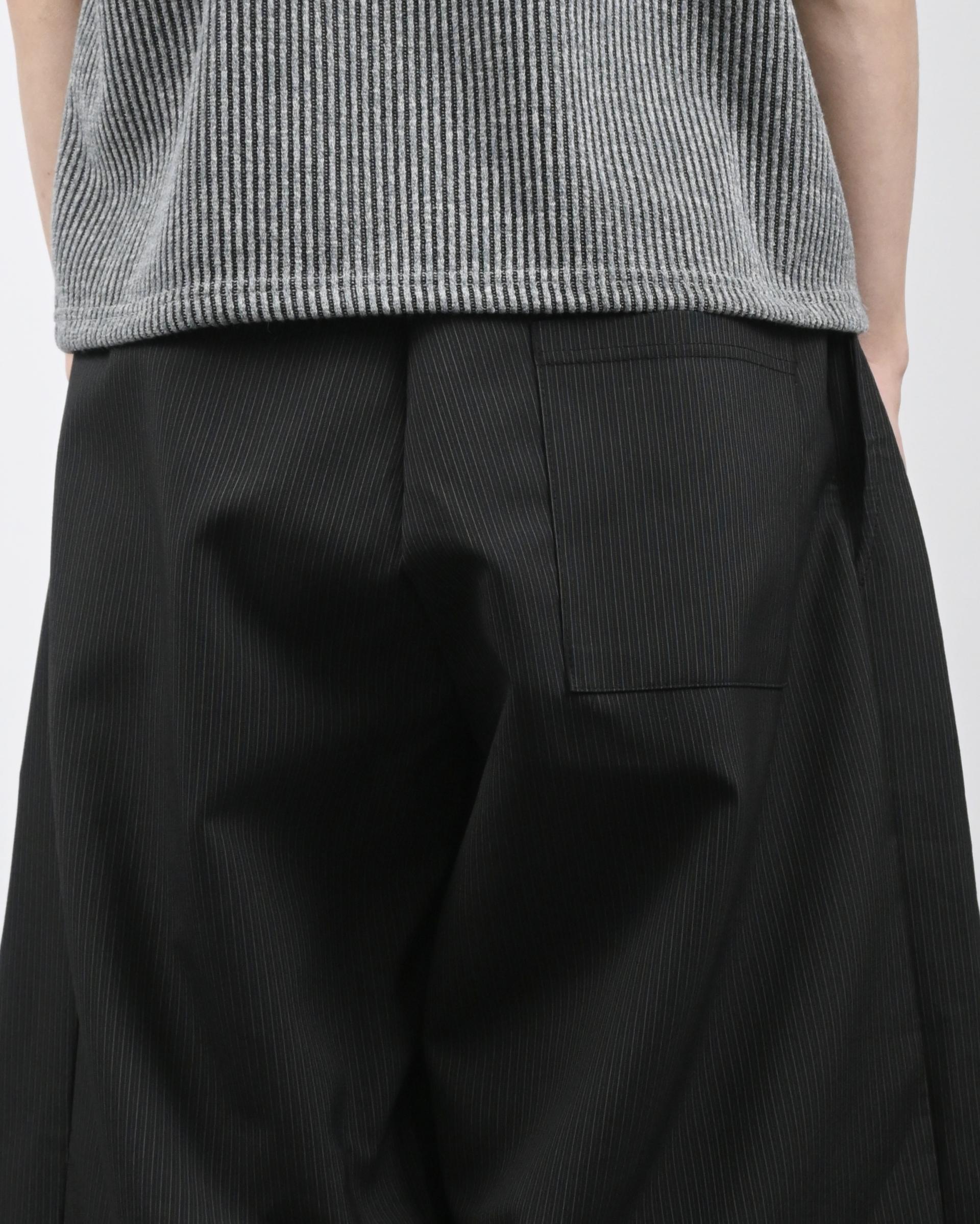 three tuck stripe bermuda slacks