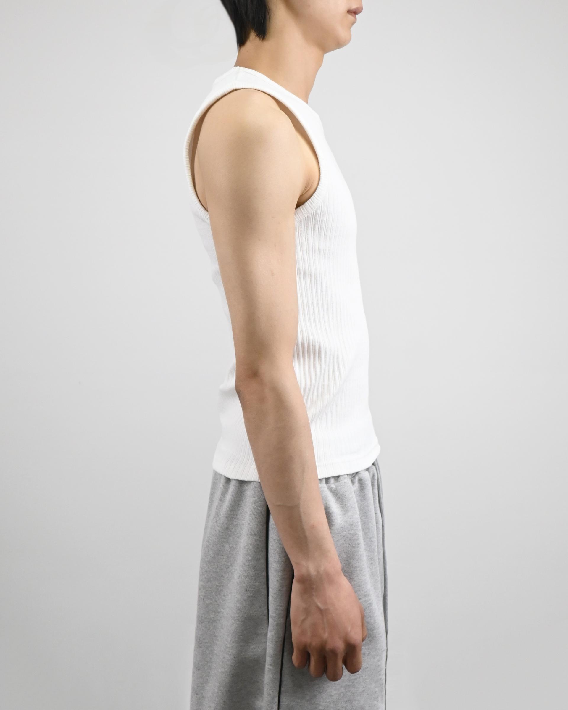 back incision ribbed vest