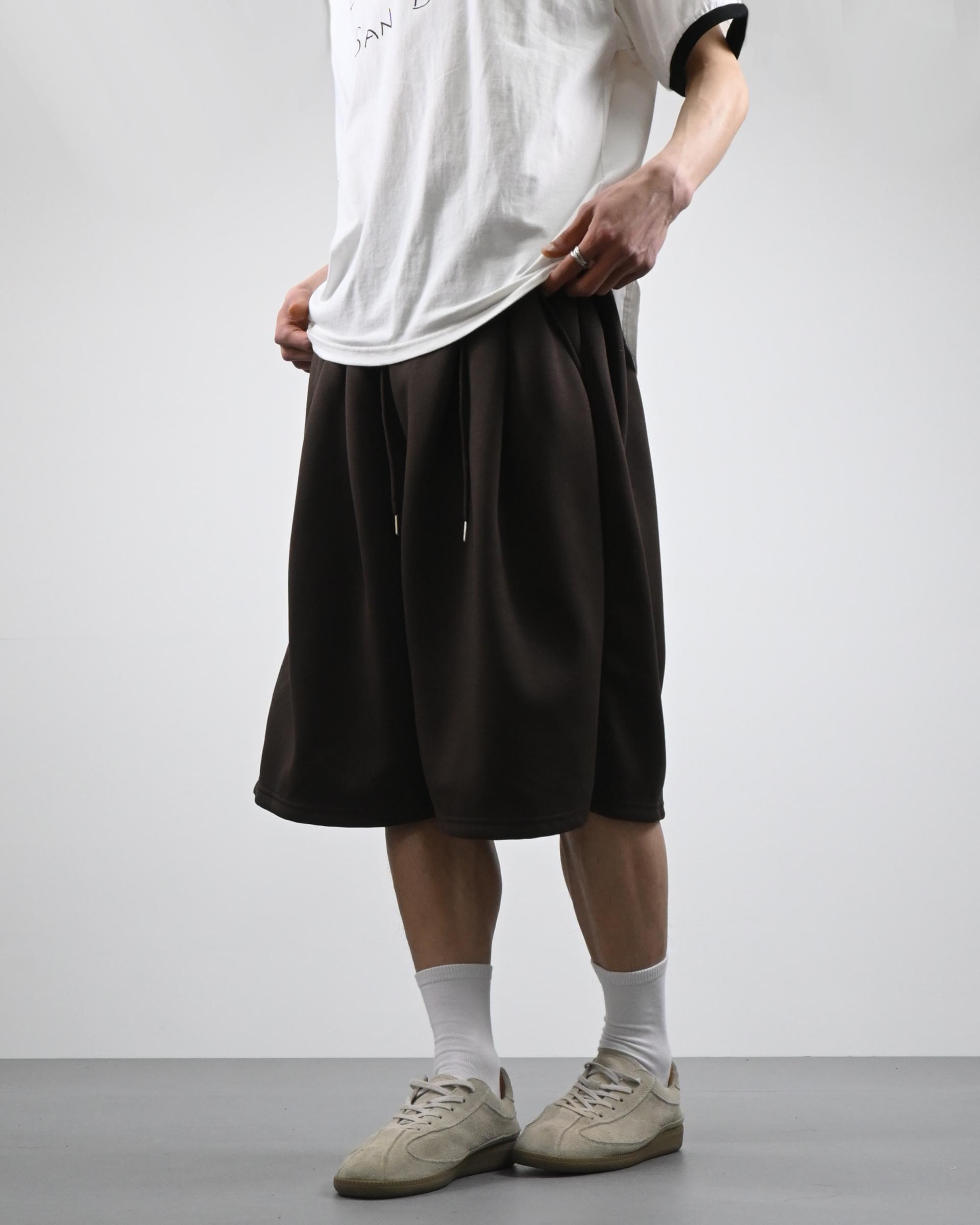 two tuck bermuda sweatpants