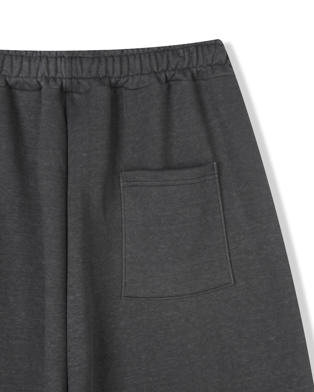 one tuck pigment bermuda sweatpants