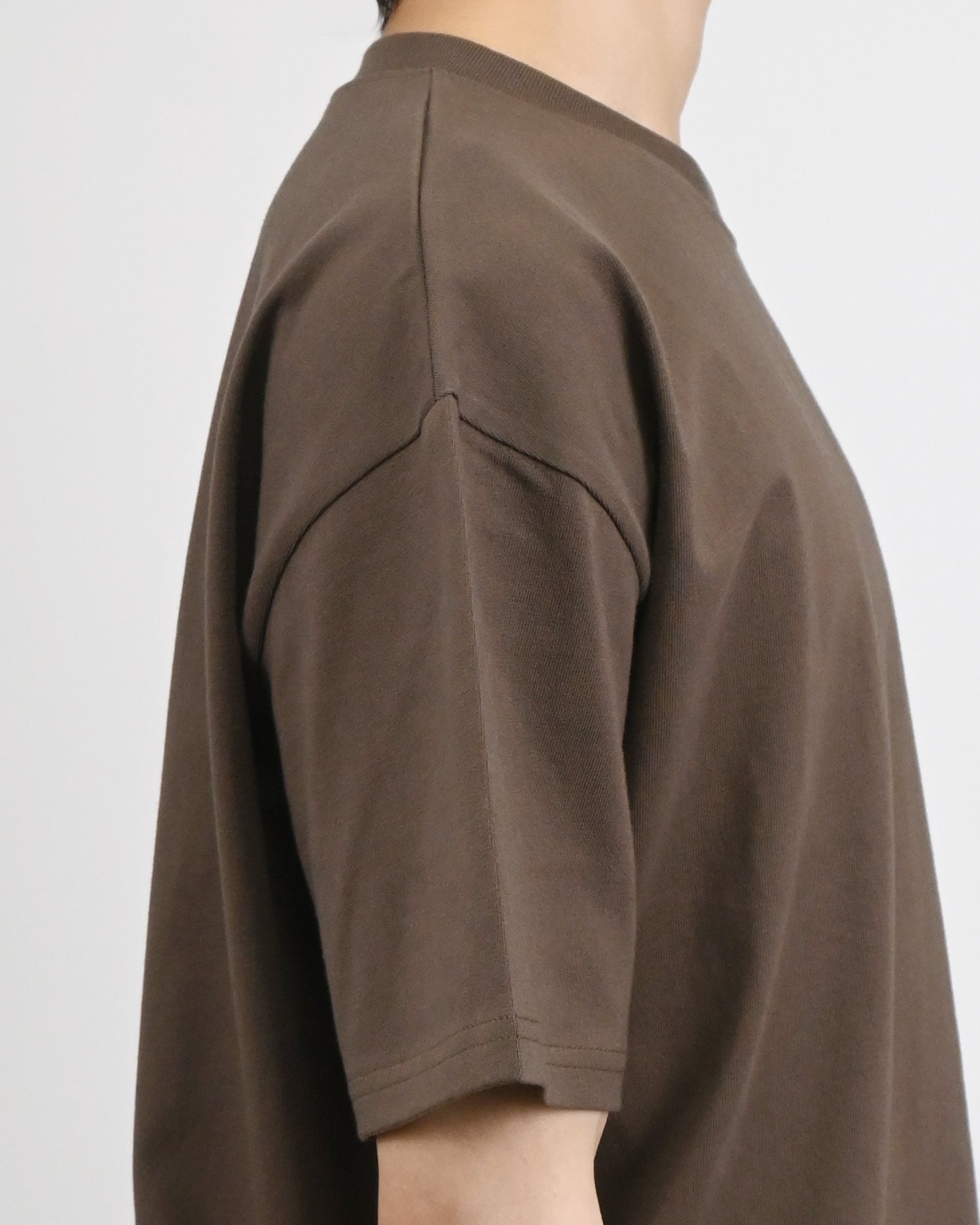 sturdy crop half-t-shirt