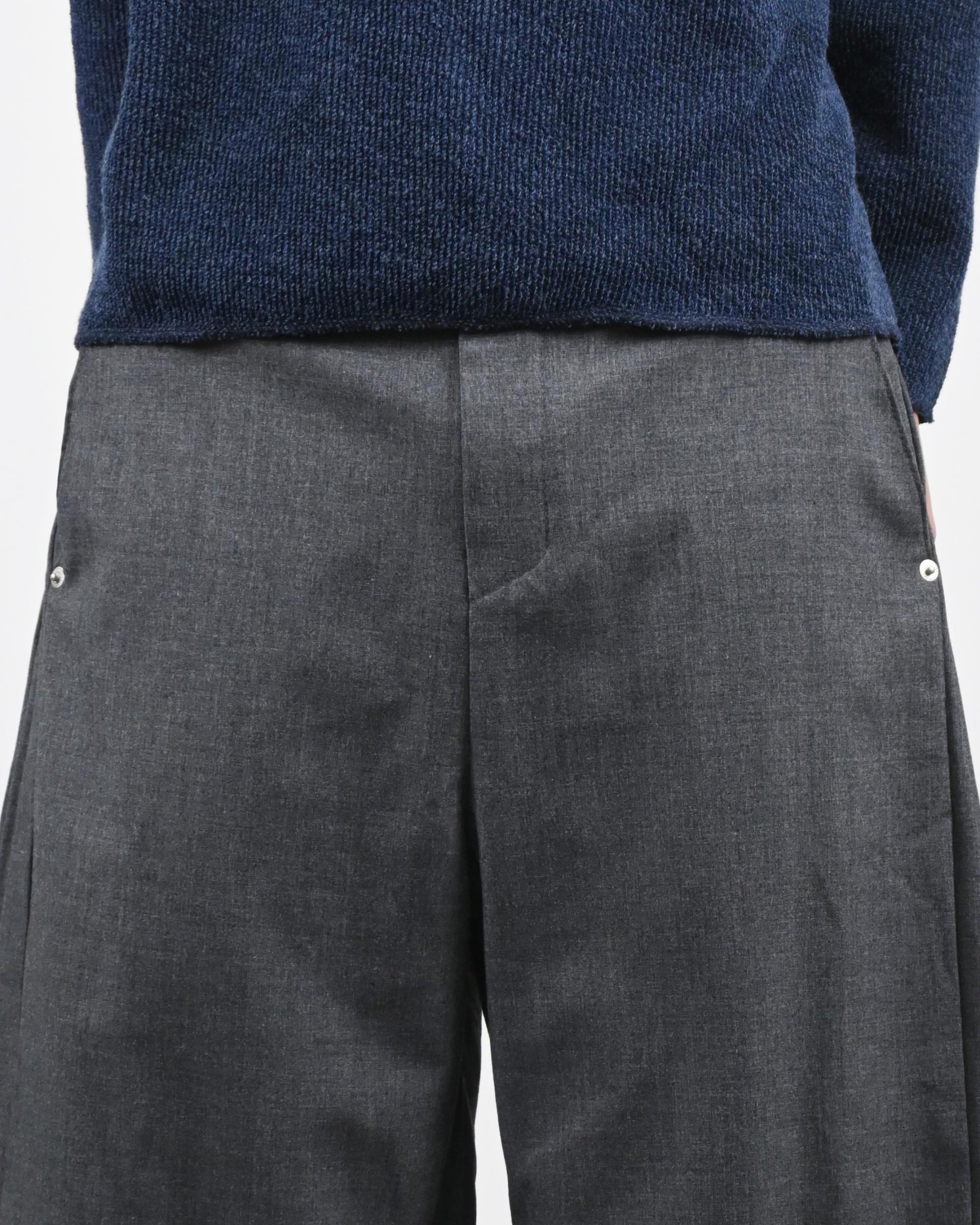 rivet side tuck slacks