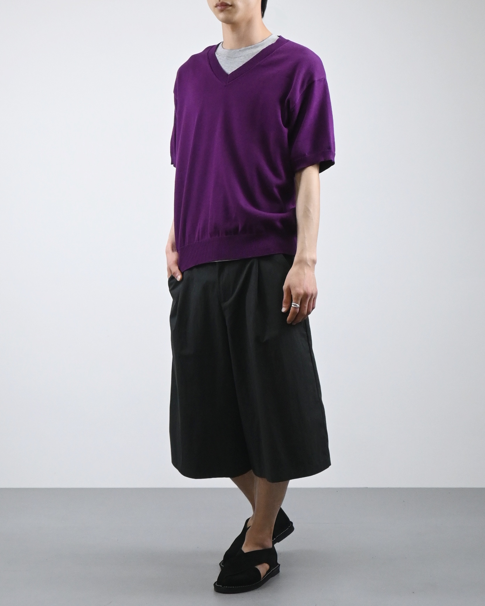 one tuck bermuda slacks