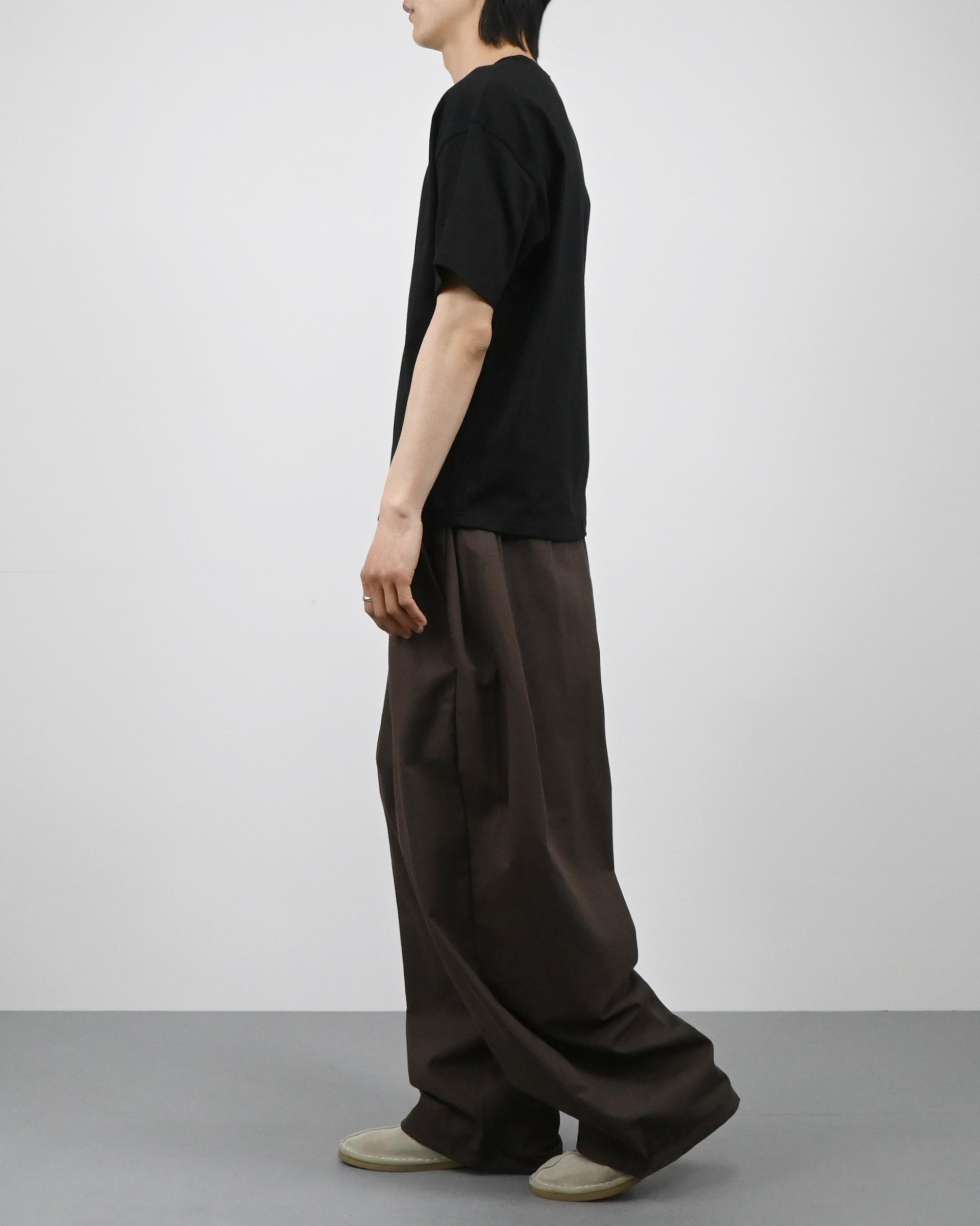 sturdy crop half-t-shirt