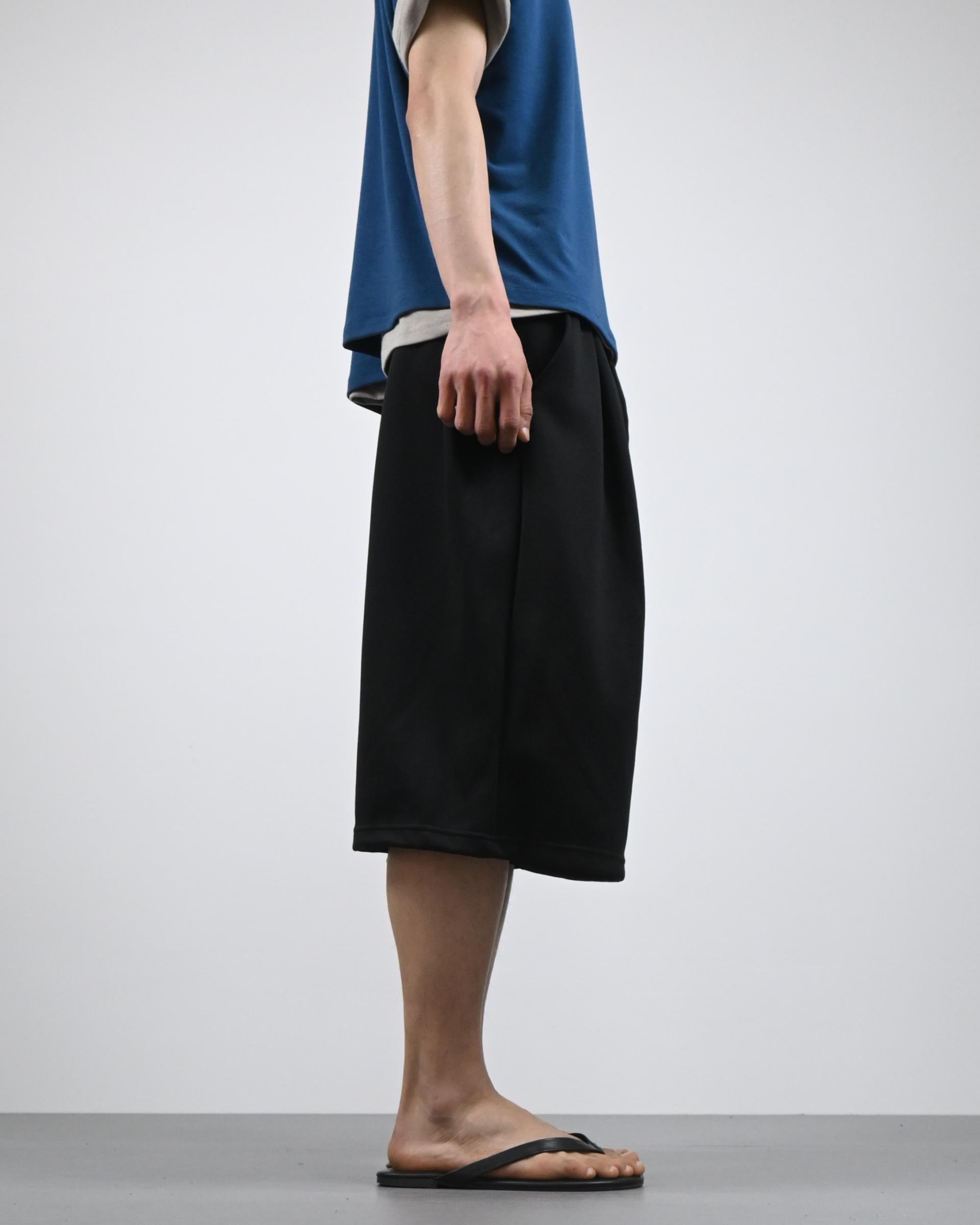 two tuck bermuda sweatpants