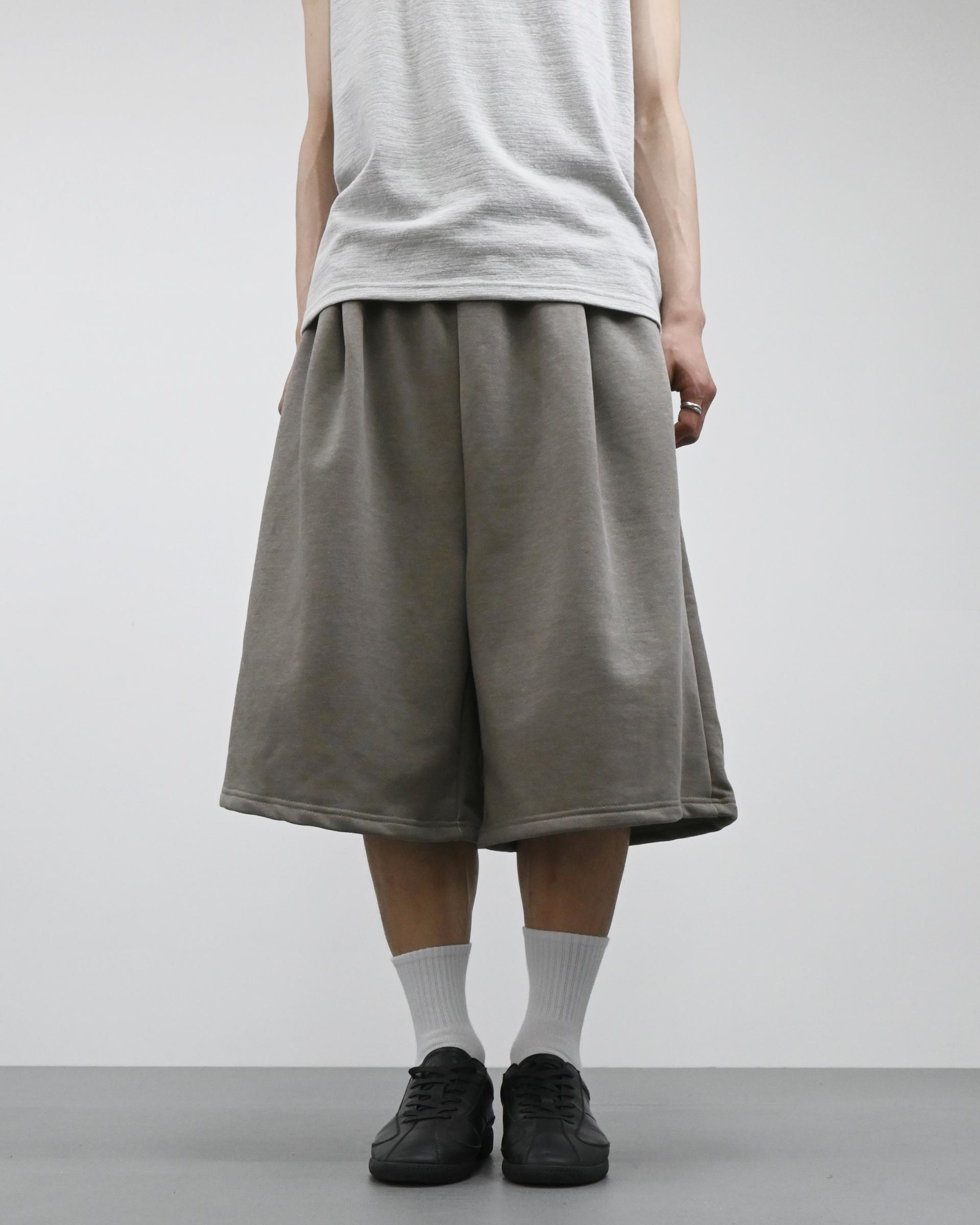 one tuck pigment bermuda sweatpants