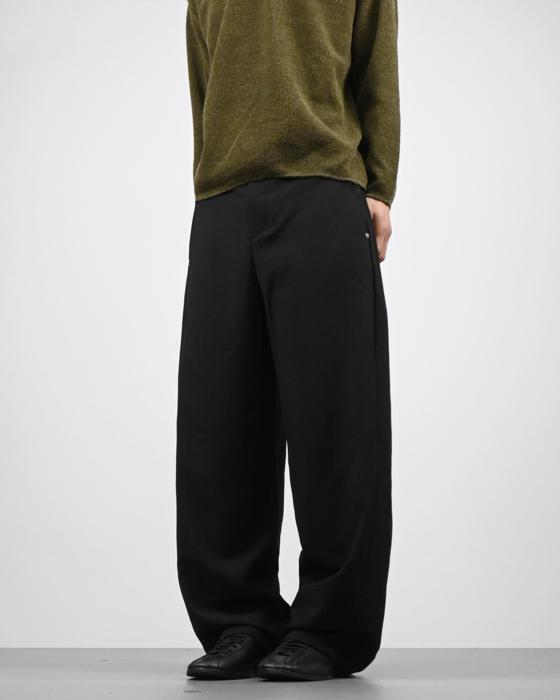 rivet side tuck slacks