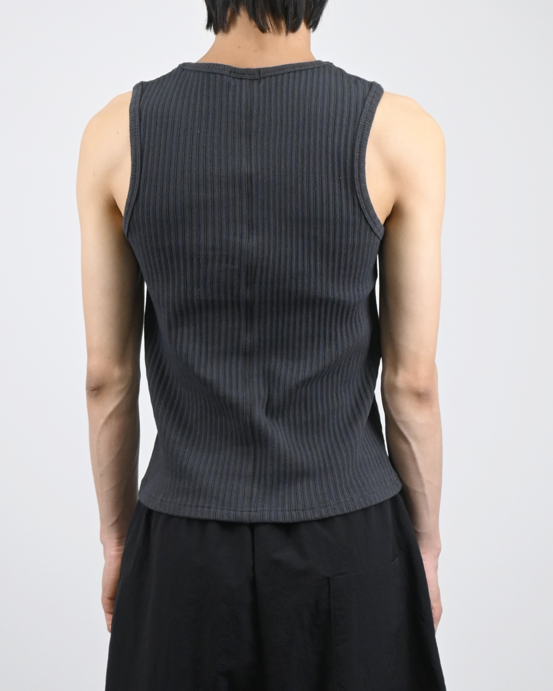 back incision ribbed vest
