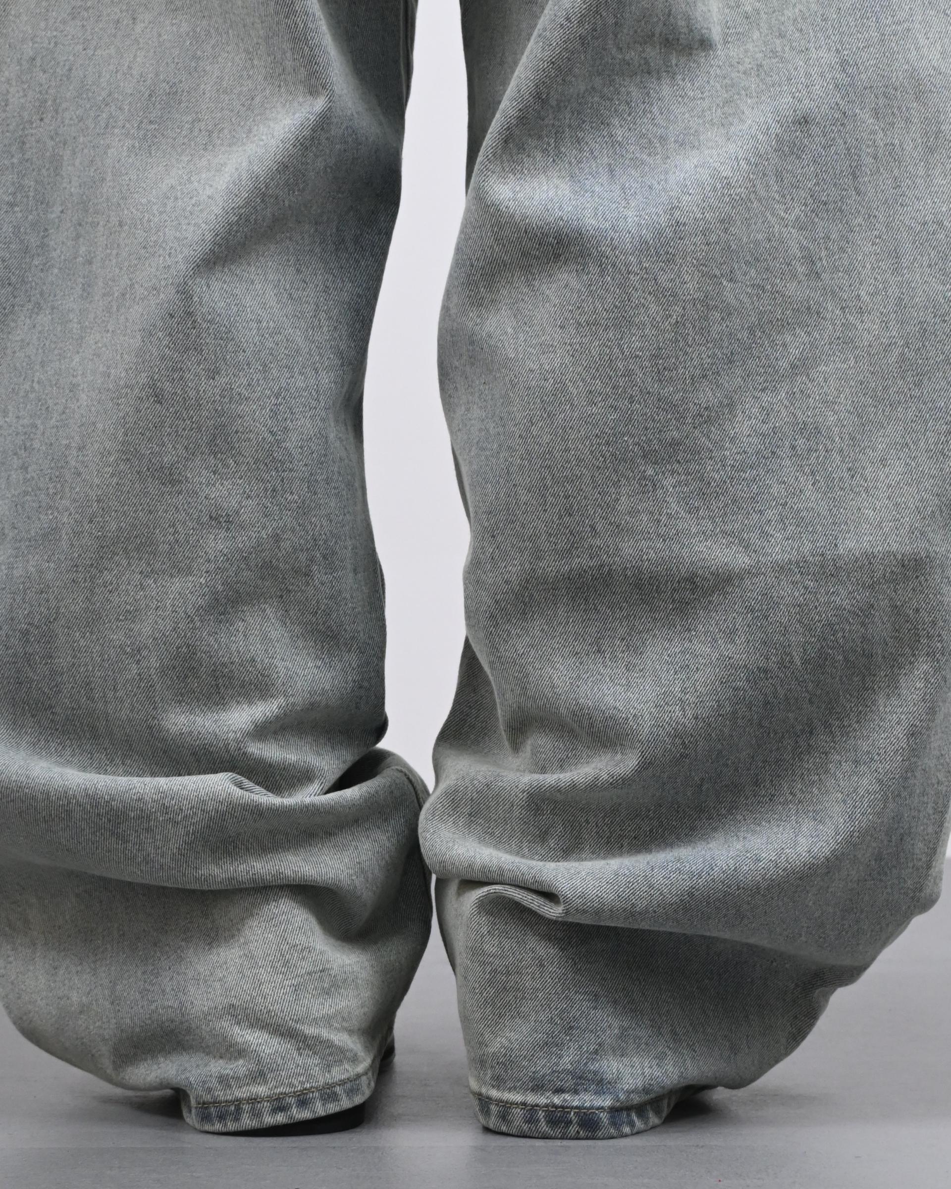 stone blur sand curved denim pants