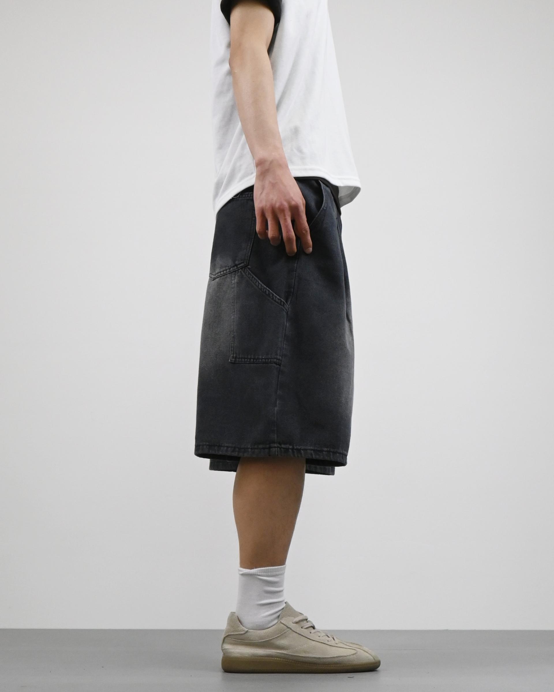 one tuck carpenter bermuda denim pants
