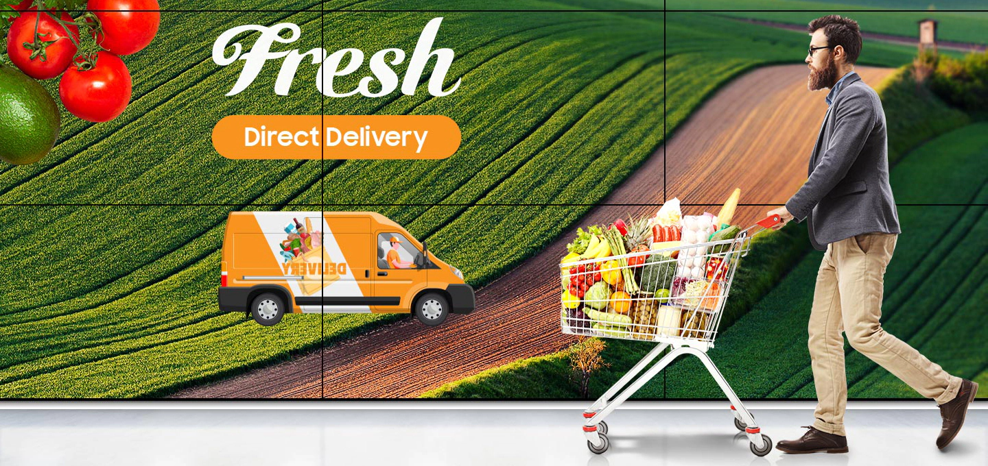 남성이 쇼핑카트를 끌고가는 모습이 보여집니다.