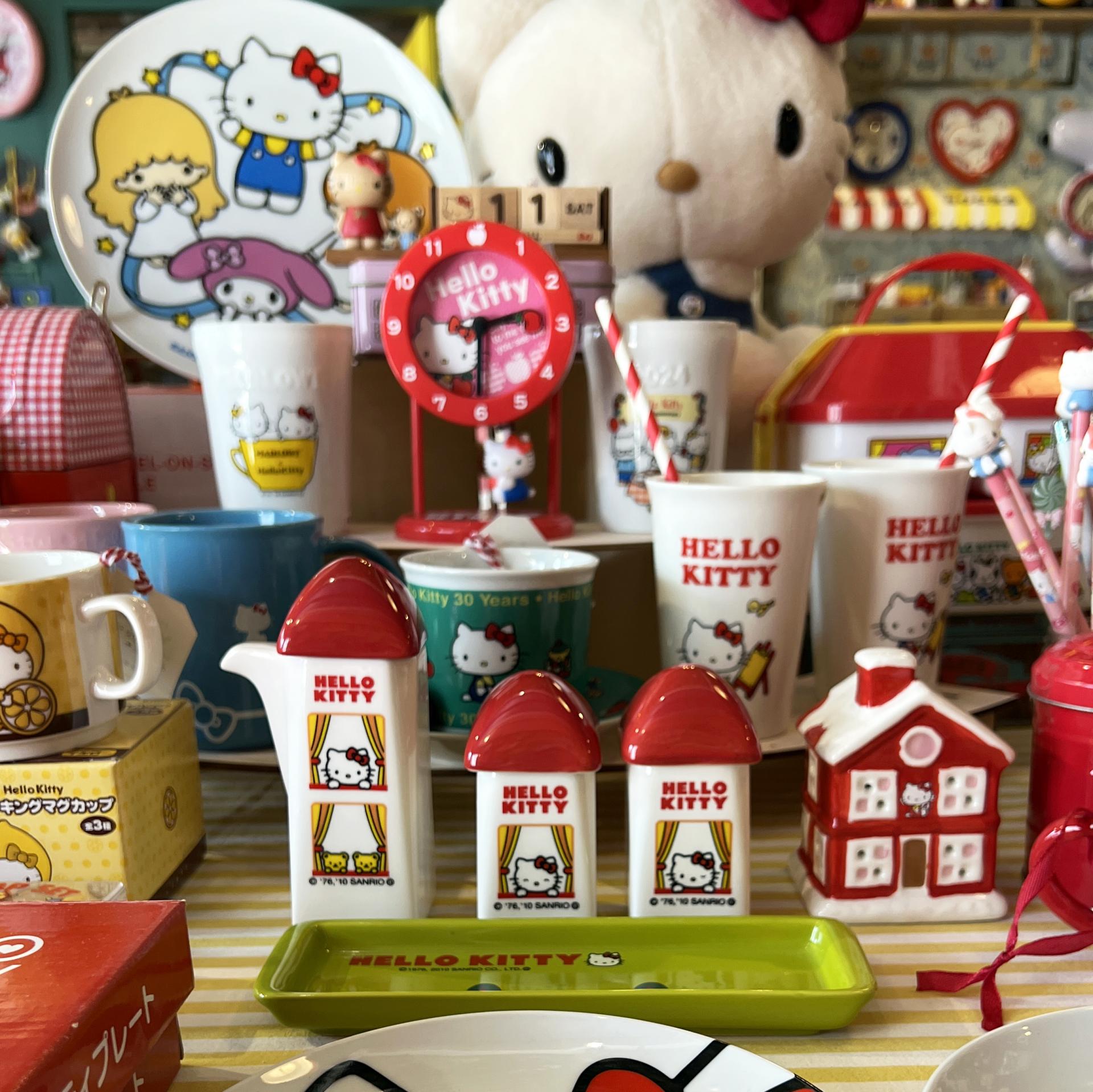 [VINTAGE] 2010 HELLO KITTY SEASONING CONTAINER SET