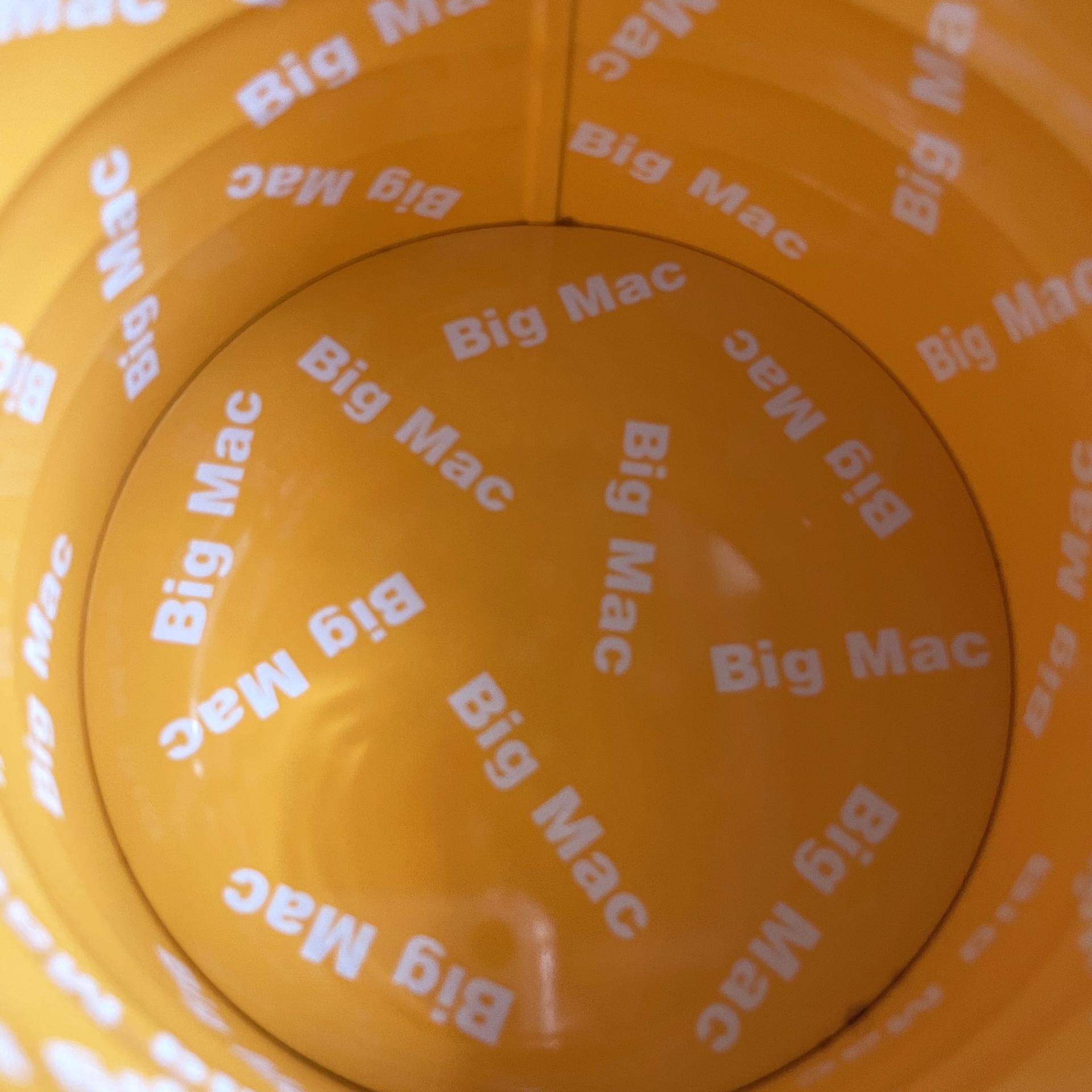 [VINTAGE][RARE] 1998 BIG MCDONALD'S COIN BANK