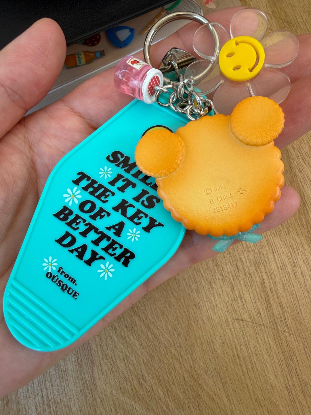 [ONLY OÙSQUE] HOTEL KEY CHAIN SMILE COLLECTION 1