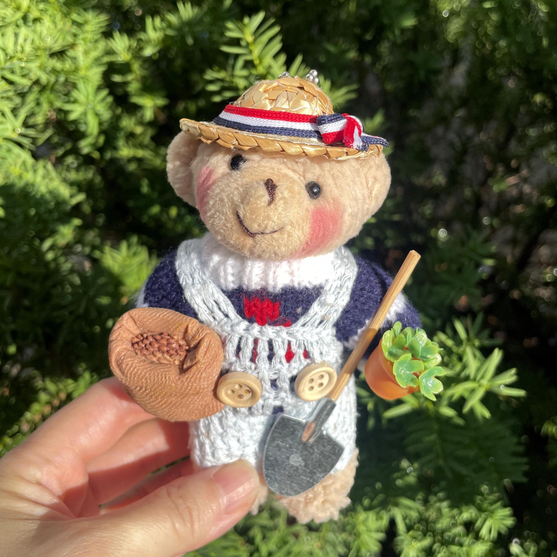 [ONLY OÙSQUE] STRAW HAT BEAR KEY CHAIN