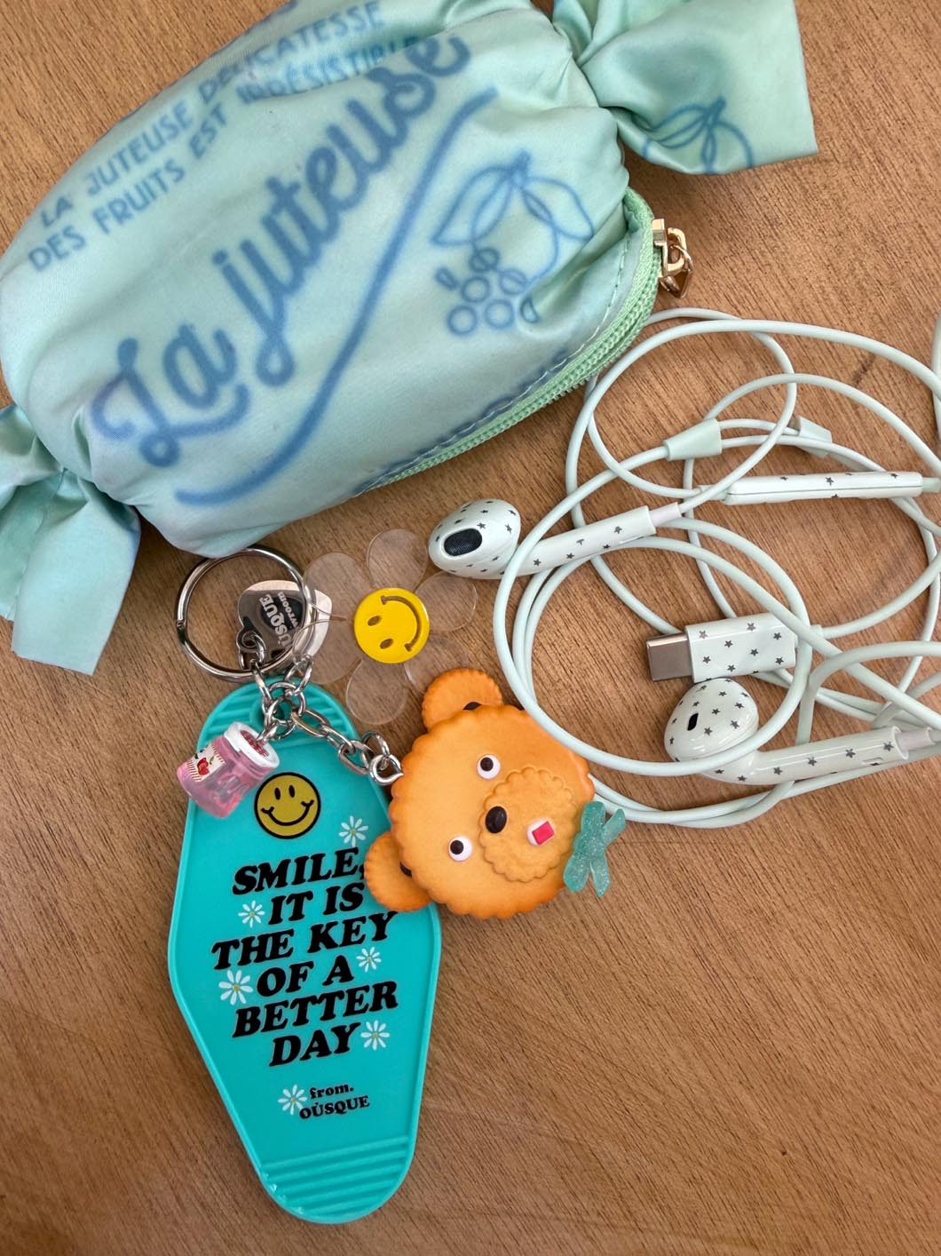[ONLY OÙSQUE] HOTEL KEY CHAIN SMILE COLLECTION 1
