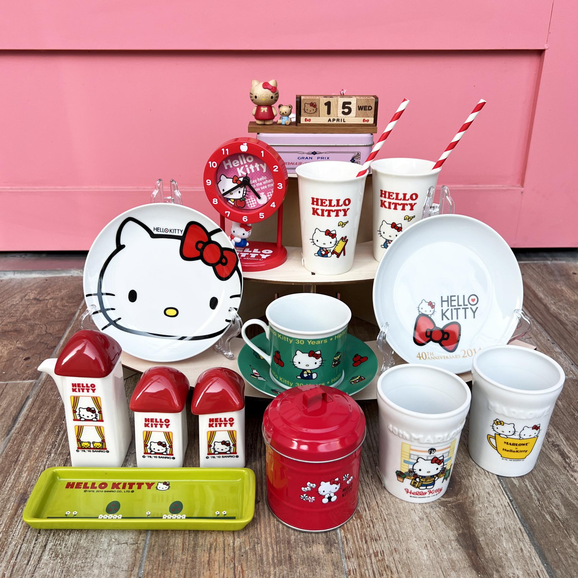 [VINTAGE] 2010 HELLO KITTY SEASONING CONTAINER SET