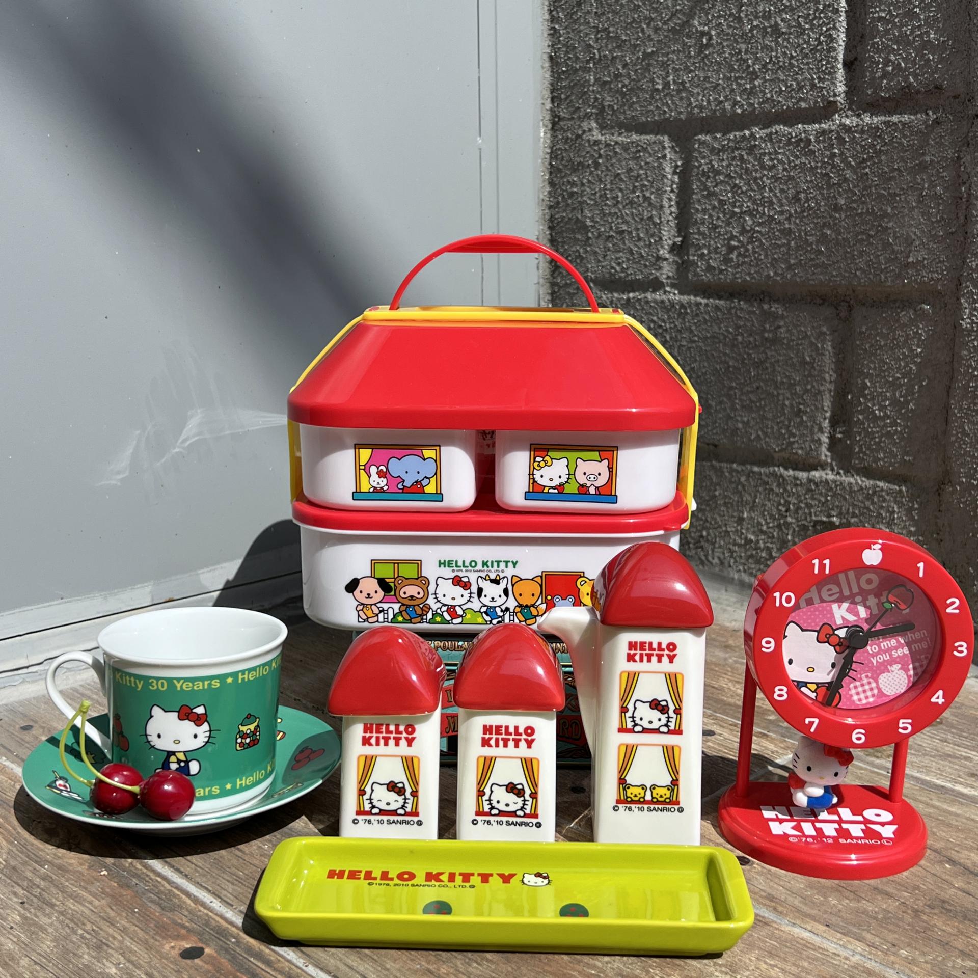 [VINTAGE] 2010 HELLO KITTY SEASONING CONTAINER SET