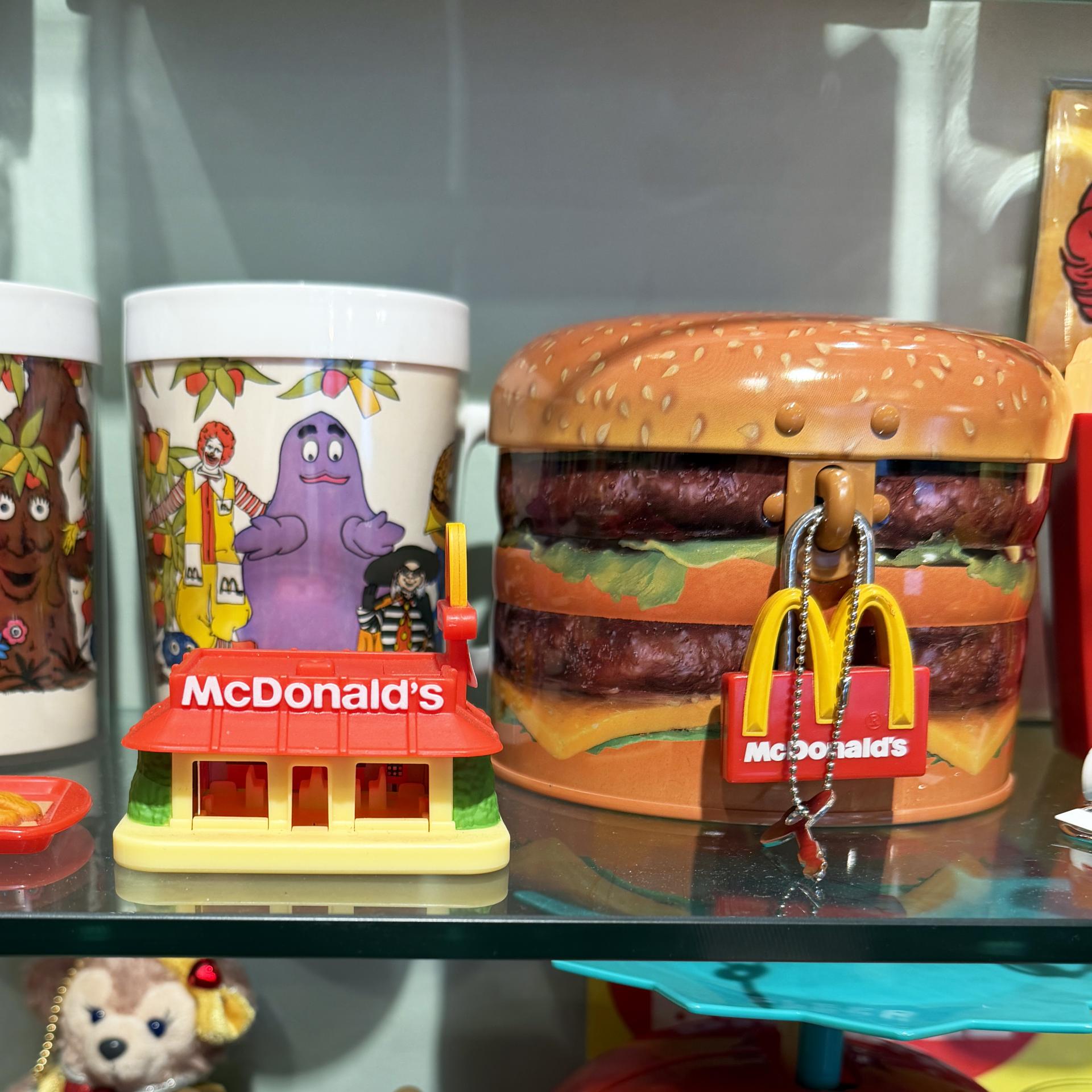 [VINTAGE][RARE] 1998 BIG MCDONALD'S COIN BANK