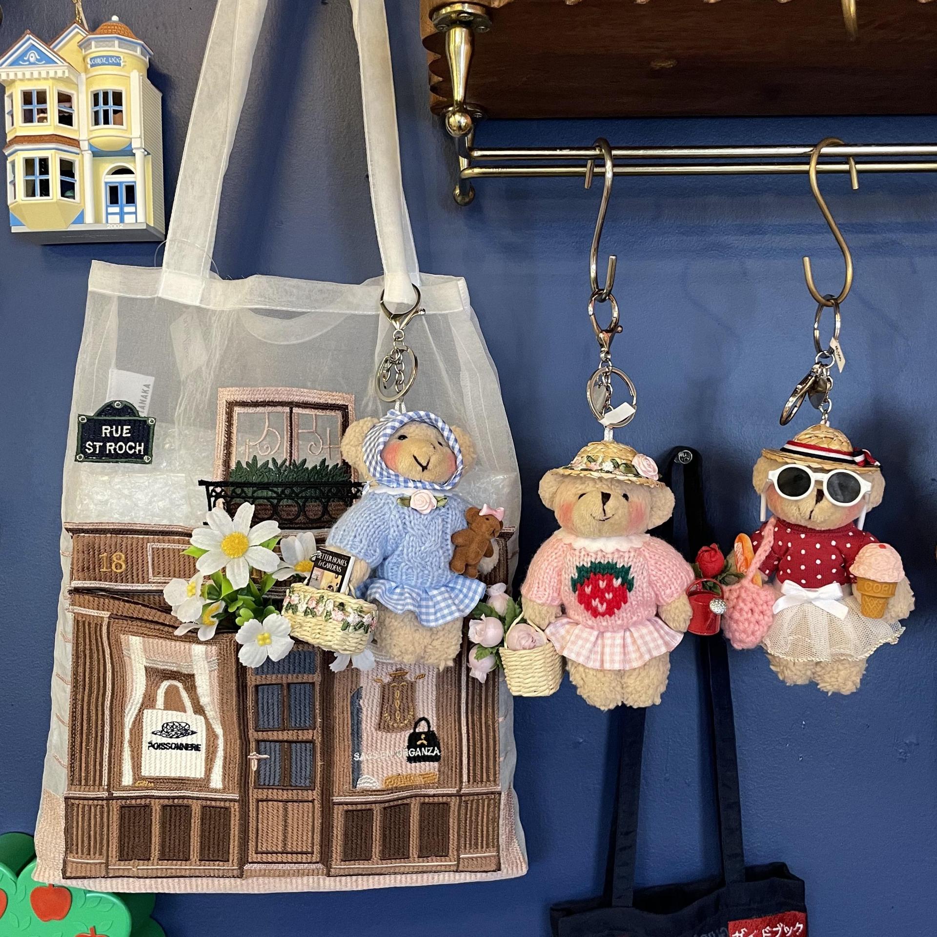 [ONLY OÙSQUE] STRAW HAT BEAR KEY CHAIN