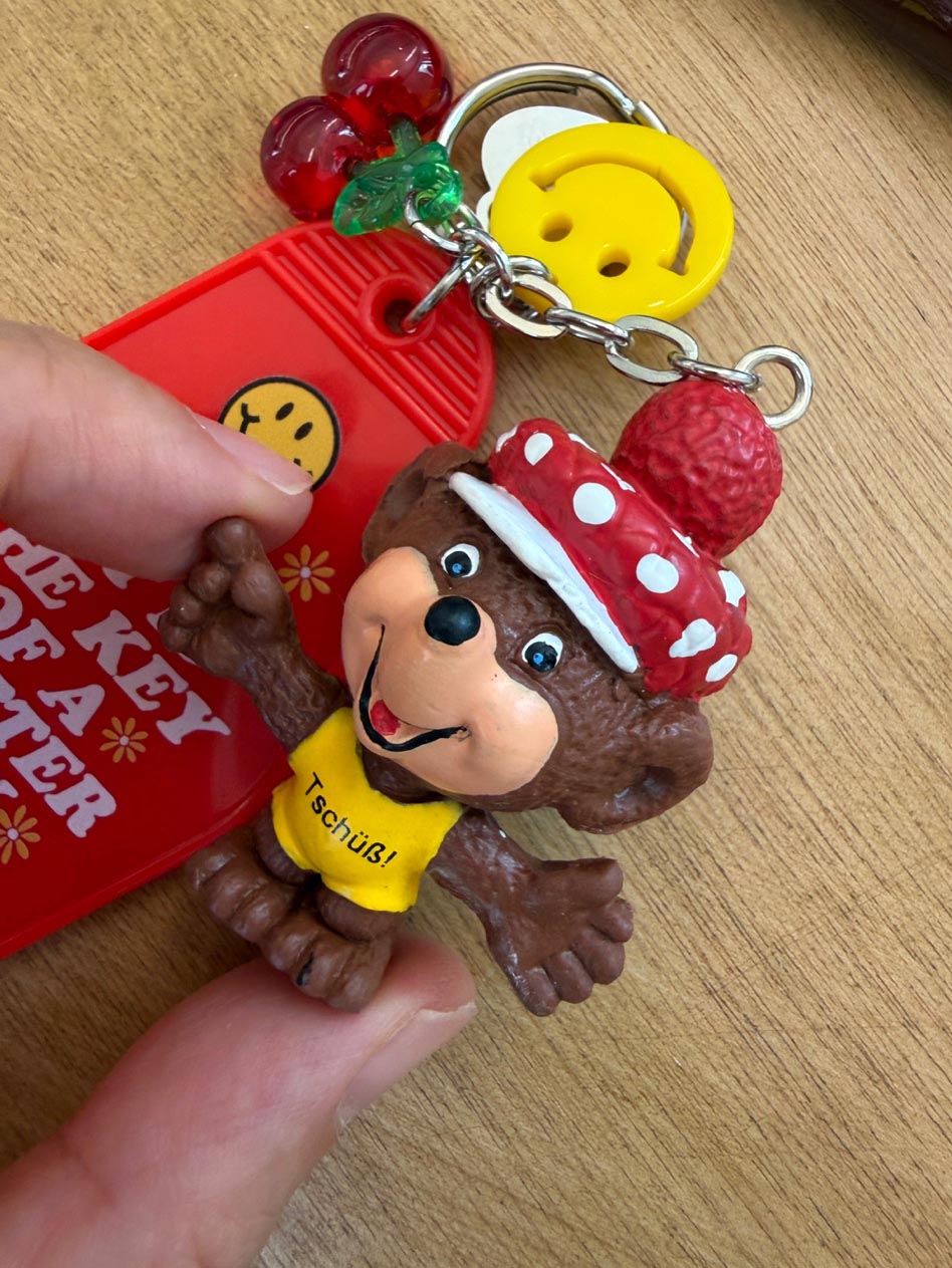 [ONLY OÙSQUE] HOTEL KEY CHAIN SMILE COLLECTION 1