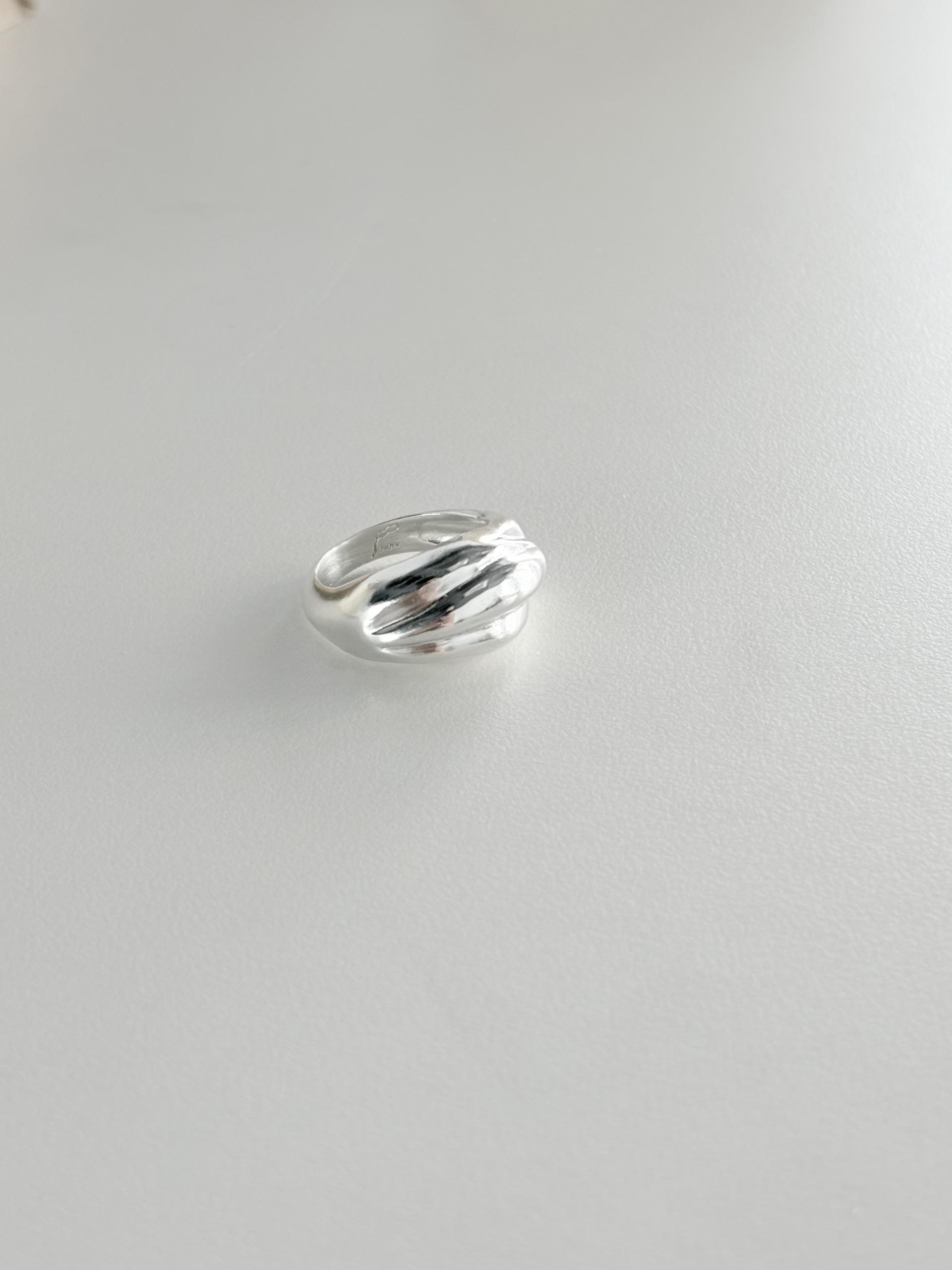 Flow Ring Bold