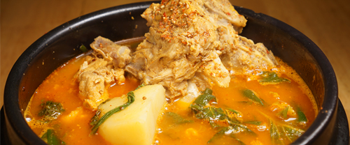 감자탕 gamjatang Pork Back-bone Stew カムジャタン / カムジャタン 脊骨土豆汤 馬鈴薯排骨湯