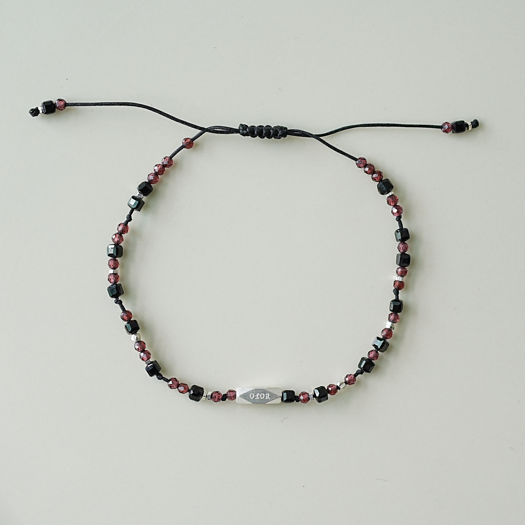 1月) 변하지 않는 건, line bracelet
