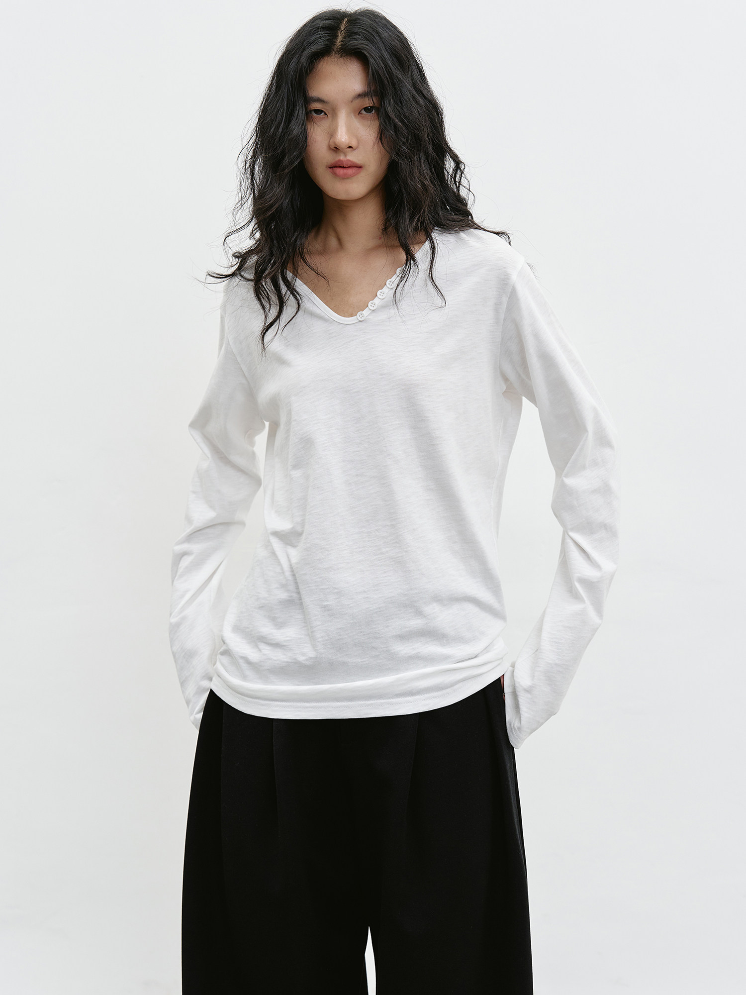 Laid-Back Button Top : 네버씬비포(neverseenbefore)
