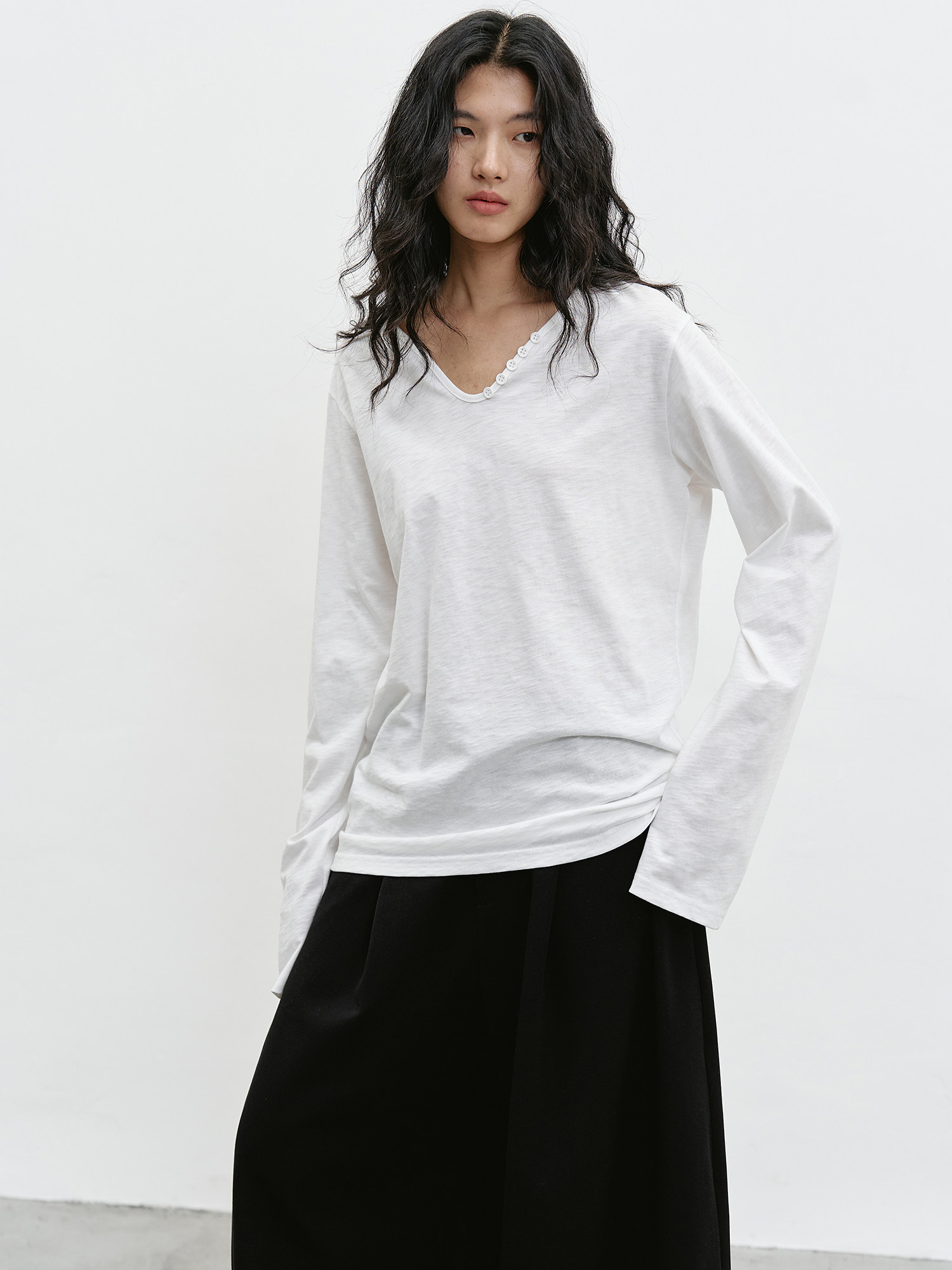 Laid-Back Button Top : 네버씬비포(neverseenbefore)