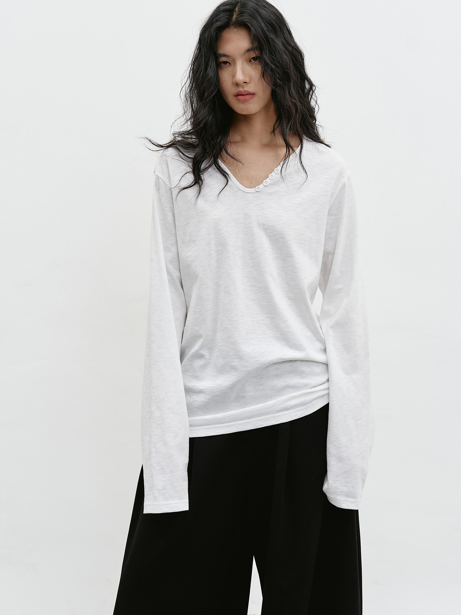 Laid-Back Button Top : 네버씬비포(neverseenbefore)