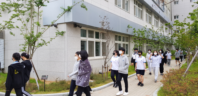 대구 북구에 있는 대구국제고 학생들이 '아침에 걷는 데이' 활동에 참여하고 있다. 대구시교육청 제공