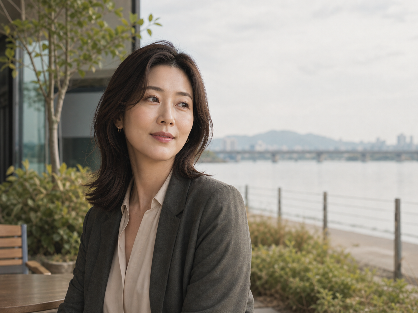 김포 티타늄 리프팅 전 얼굴선 상담 기준을 보여주는 프리미엄 강변 이미지