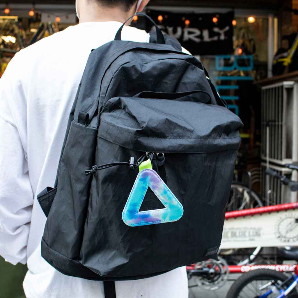 BLUE LUG TRIANGLE REFLECTOR - SHERBET (RESTOCK)